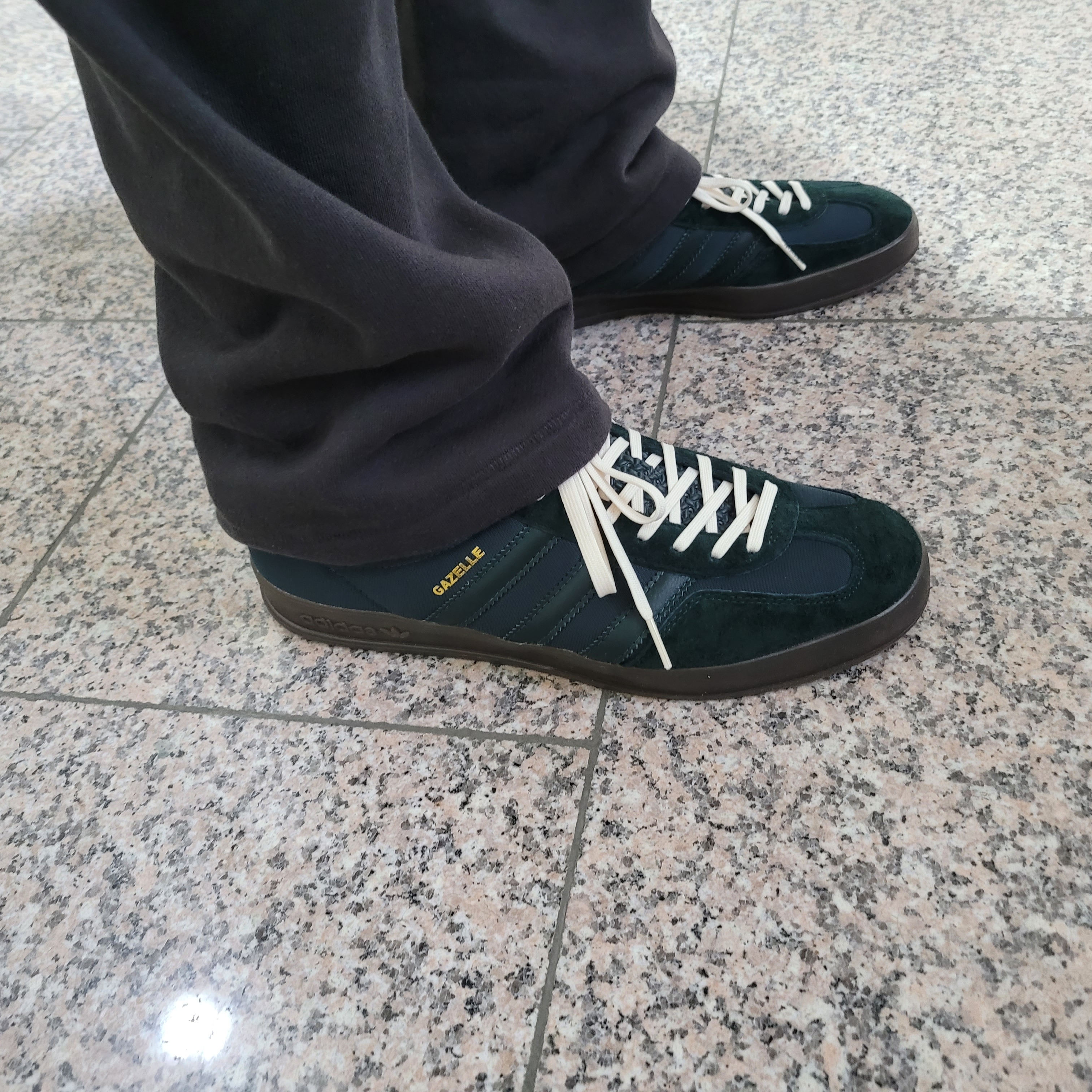 Adidas Gazelle Indoor Shadow Green 착용 스타일 - 3