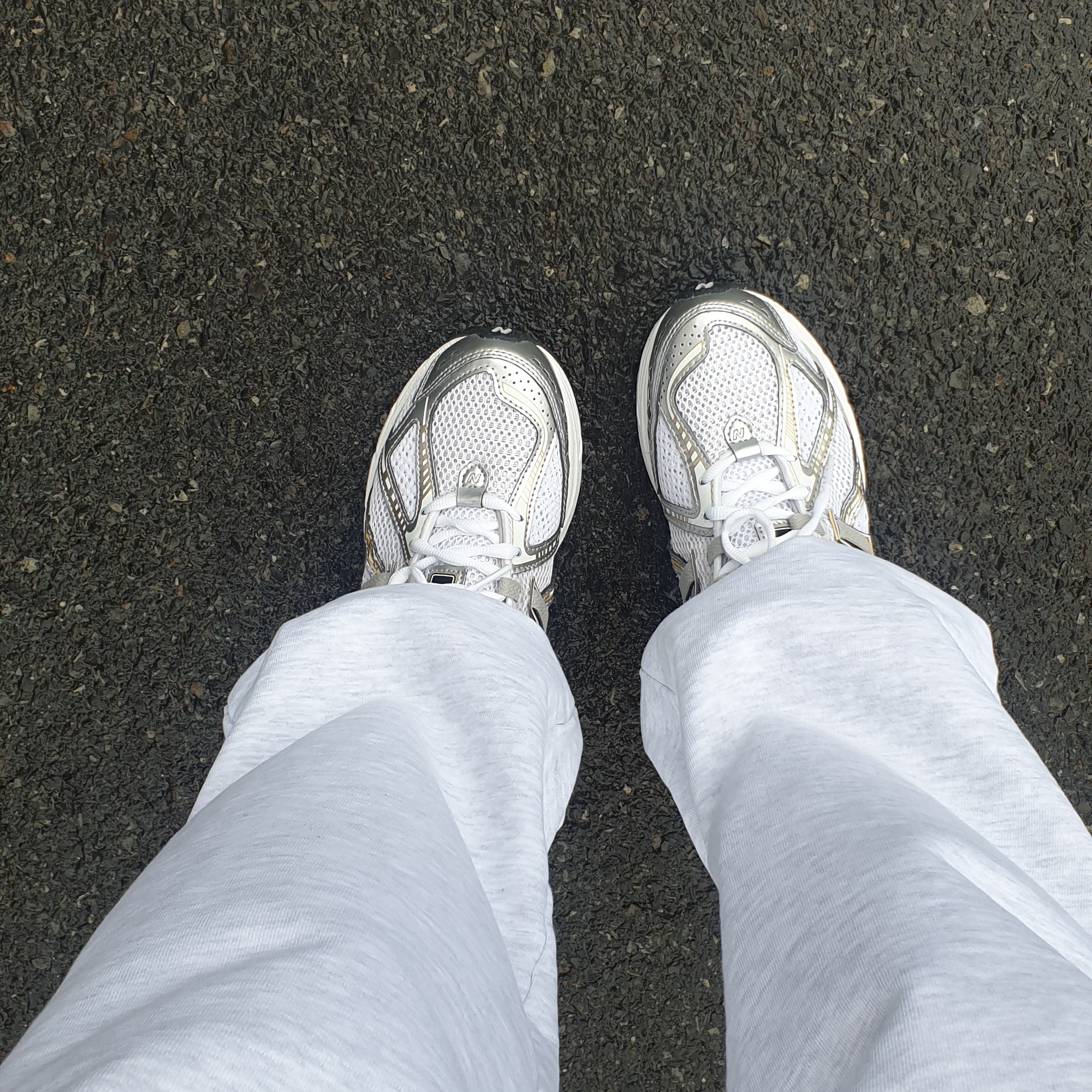 New Balance 1906R White Metallic Silver 착용 스타일