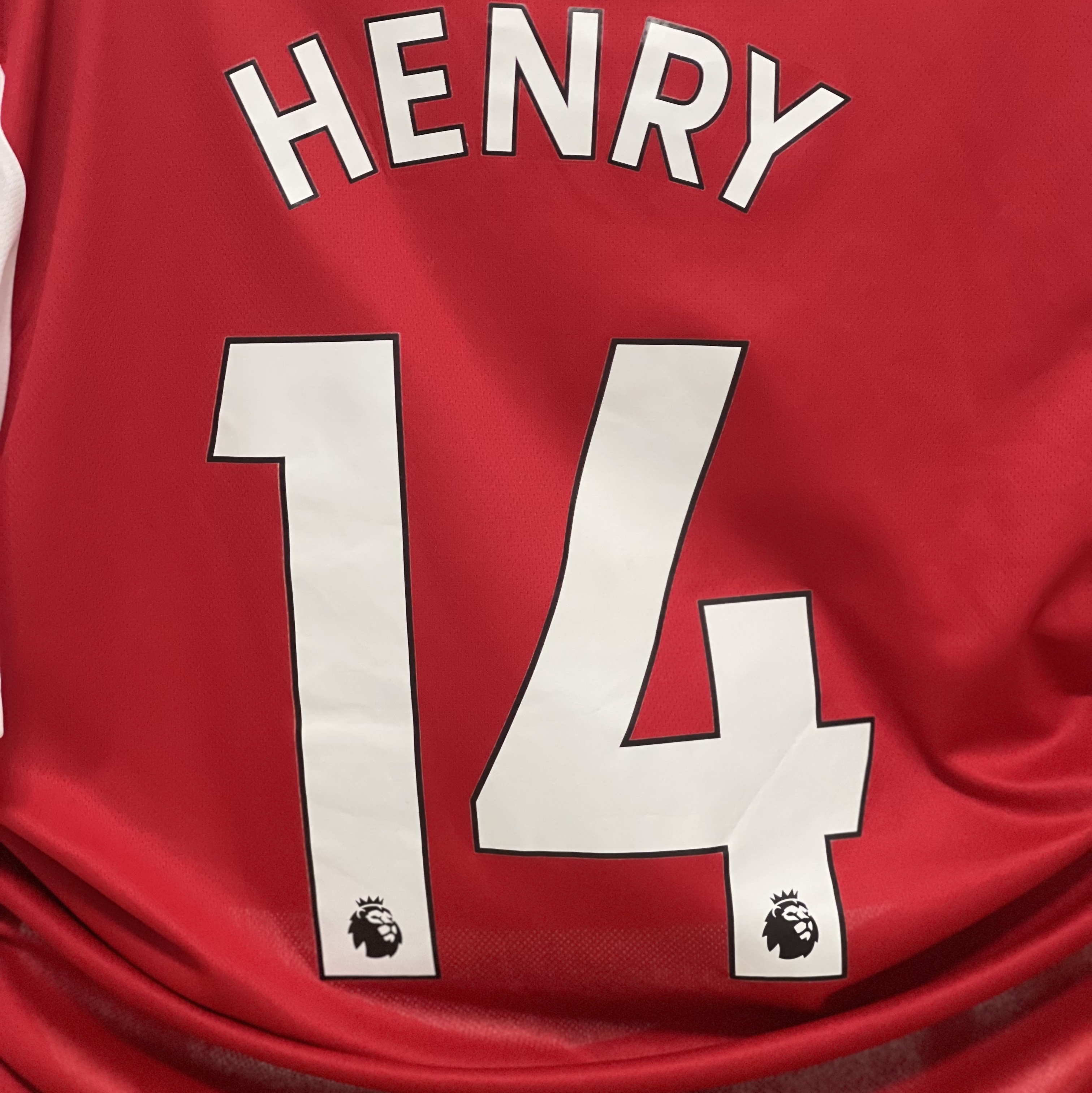 Adidas Arsenal 2022/23 Home Jersey Scarlet White - KR Sizing (Non Marking Ver.), Adidas Arsenal 2022/23 Home Jersey Scarlet White - US Sizing (Non Marking Ver.) 착용 스타일 - 3