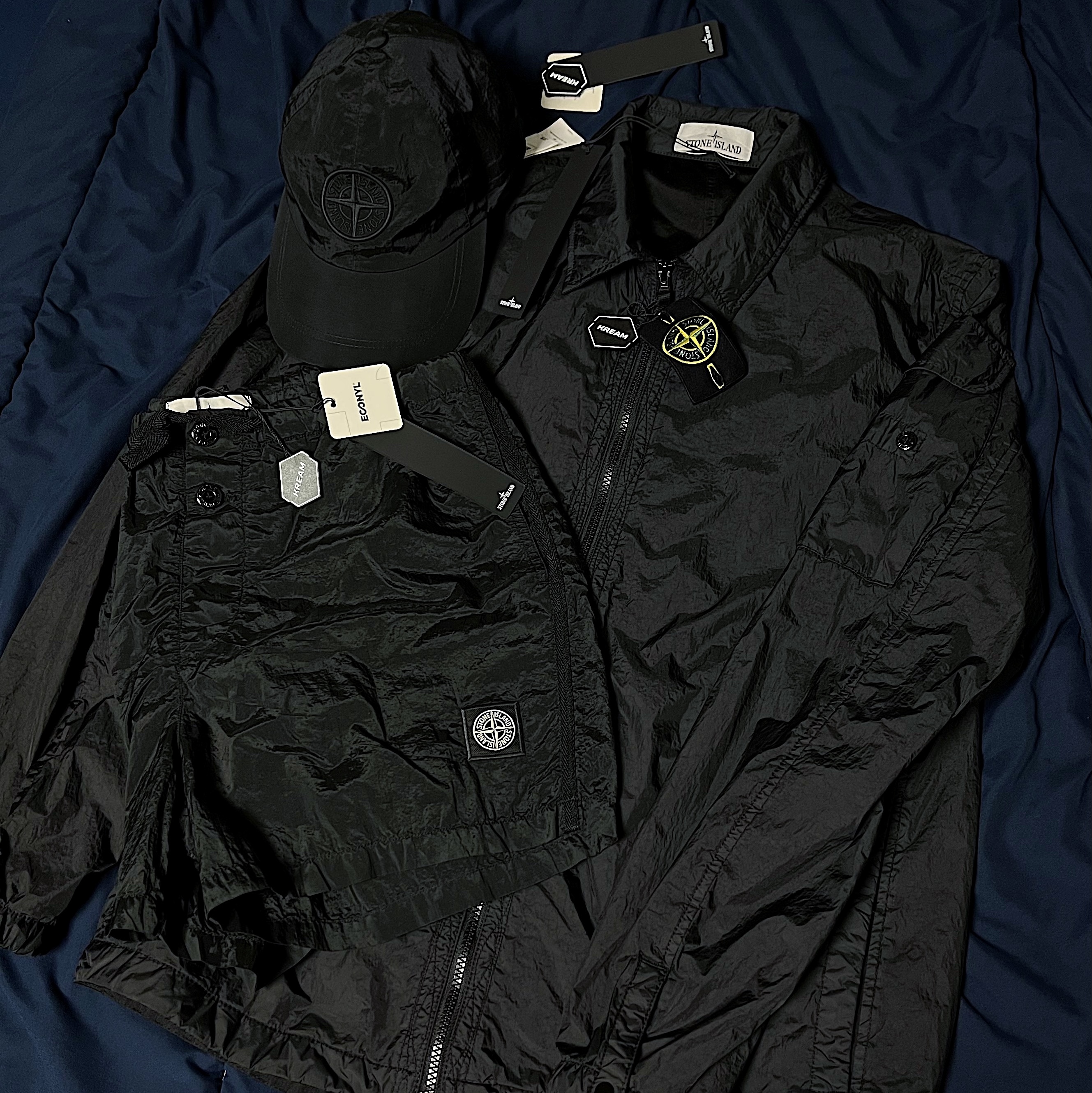 Stone Island 10223 Crinkle Reps Nylon Garment Dyed Overshirt Black - 22FW, Stone Island B0643 Nylon Metal Swimming Trunk Black - 22FW 착용 스타일