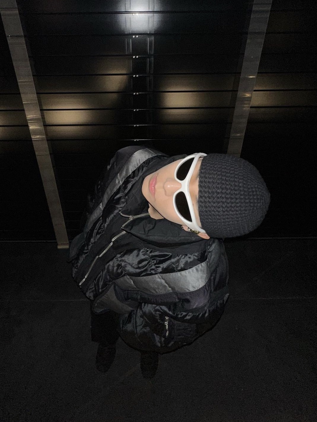 Gentle Monster x Maison Margiela MM003 White Black 착용 스타일 - 1