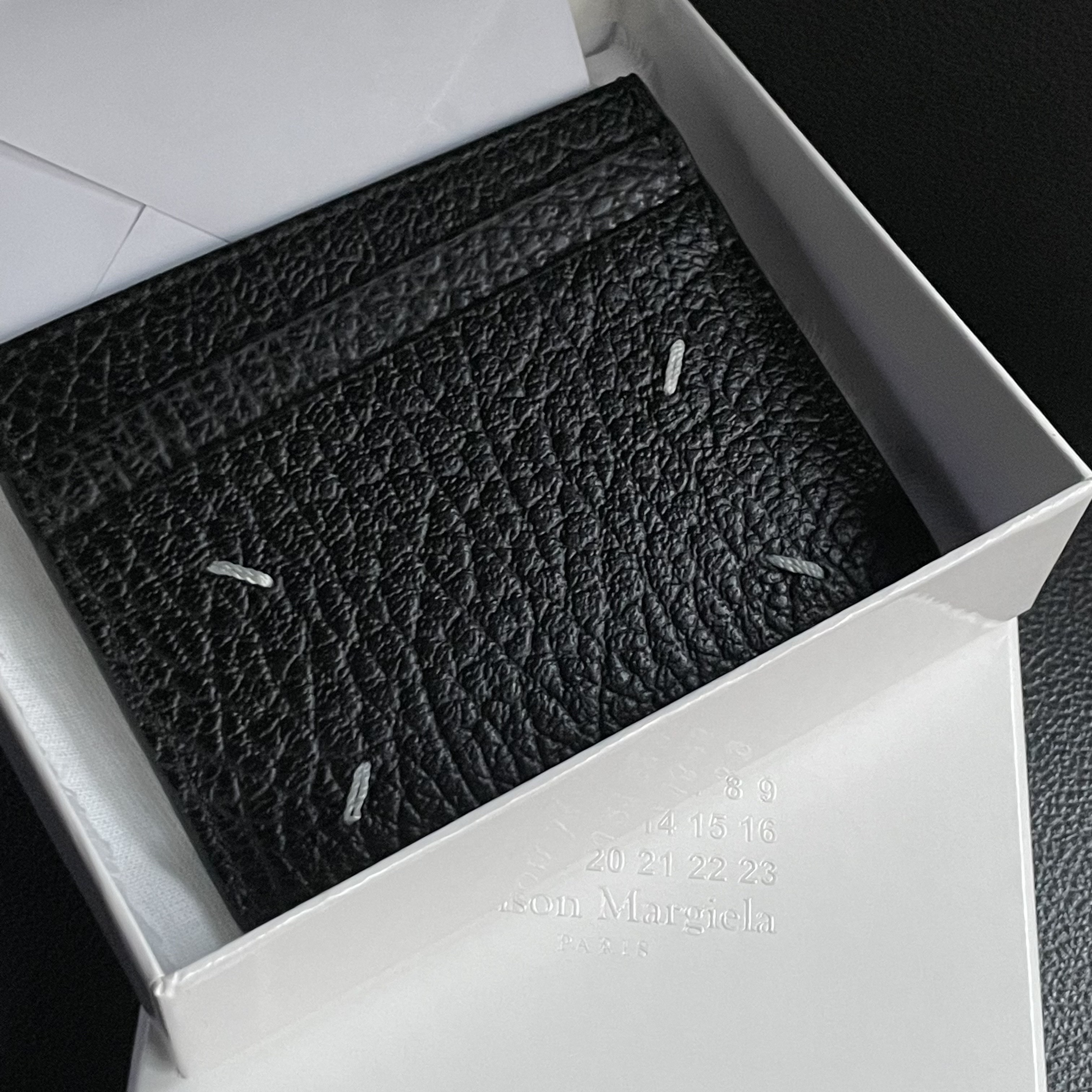 Maison Margiela Stitch Card Holder Black 착용 스타일