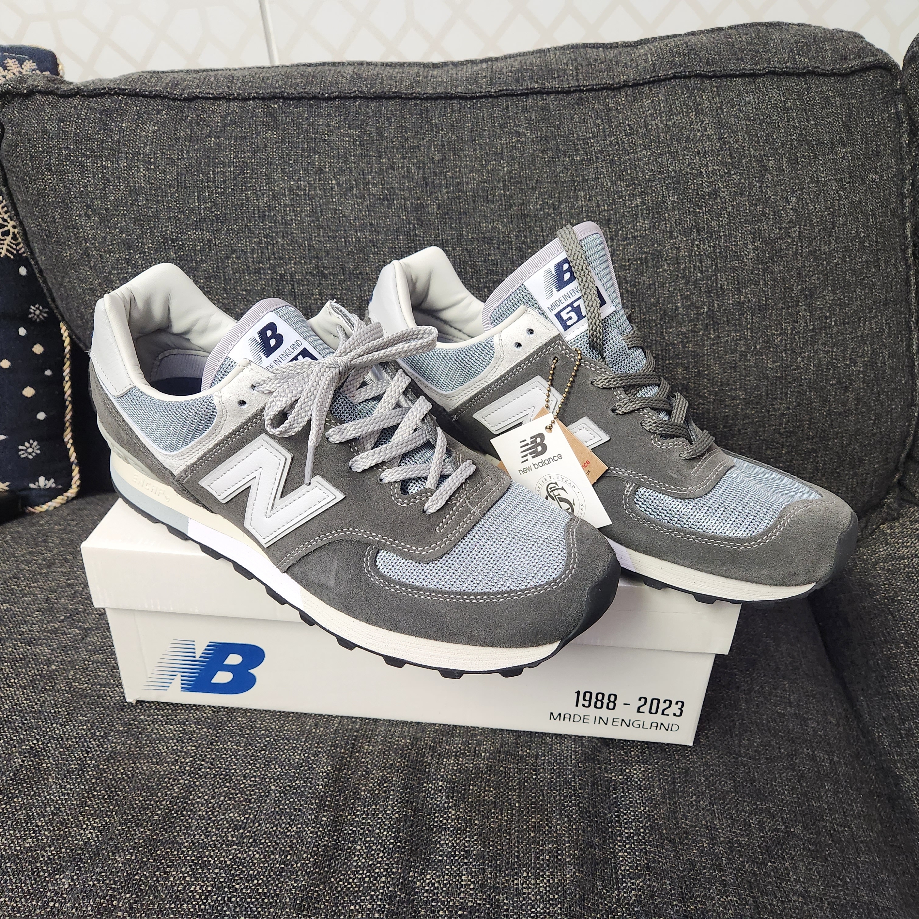 New Balance 576 Made in UK Grey 착용 스타일 - 1