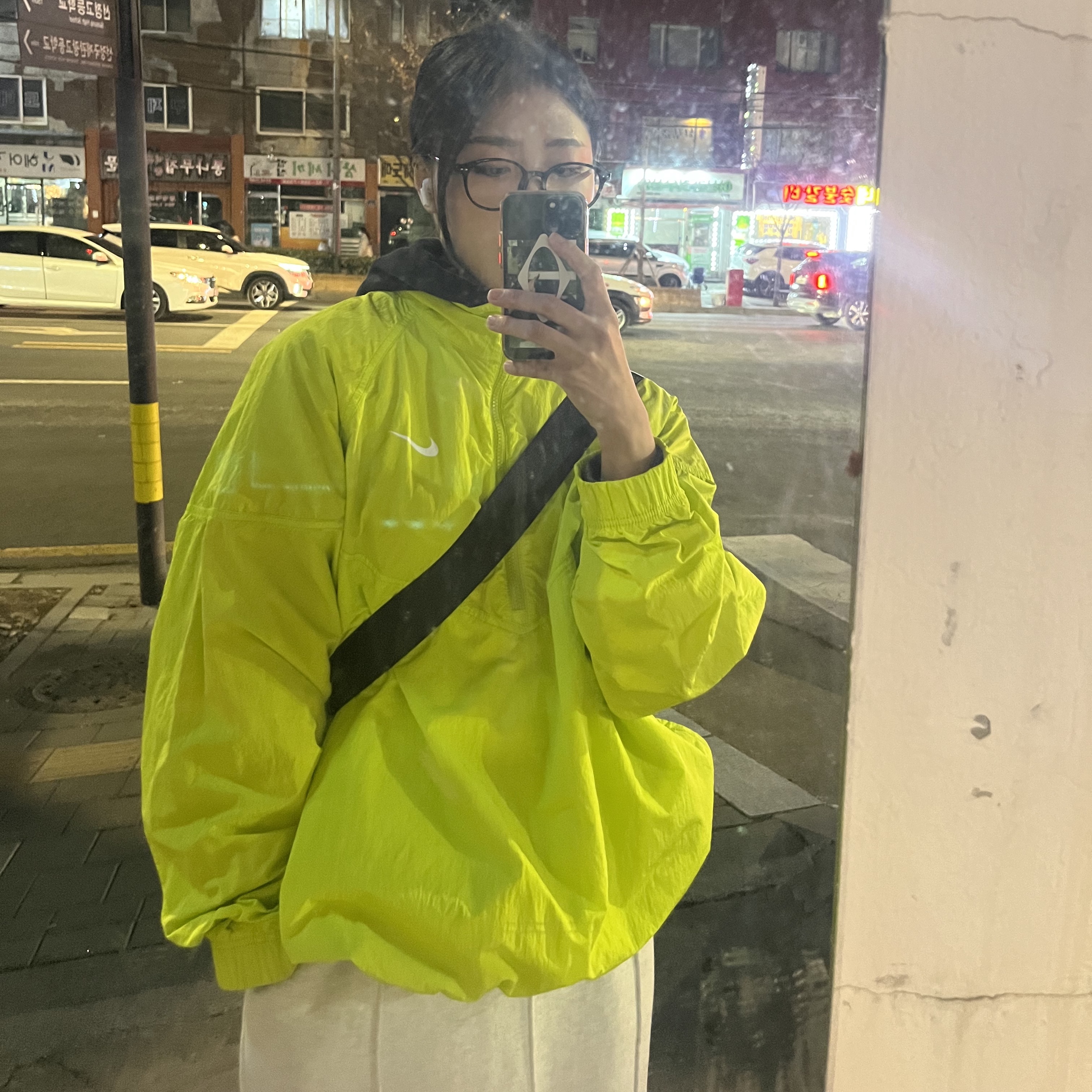 Nike x Stussy Windrunner Jacket Bright Cactus 착용 스타일