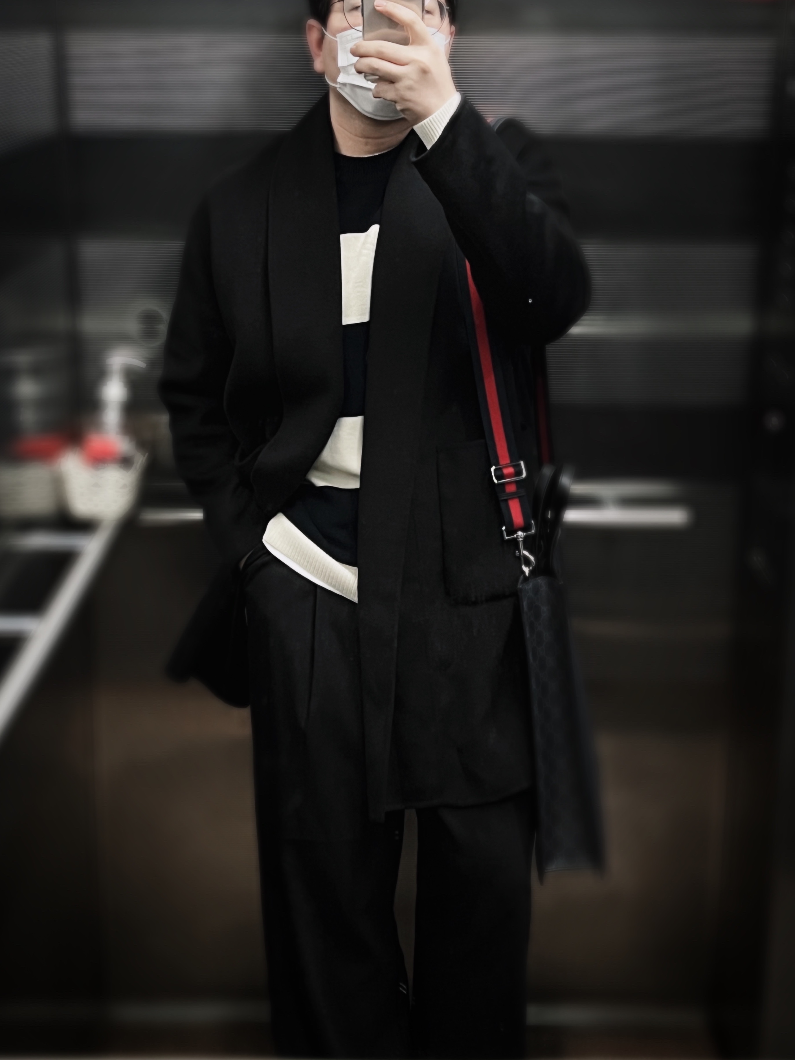 Nike x Ambush Air Force 1 Low SP Phantom, Gucci GG Tote Bag Black Grey 착용 스타일 - 3