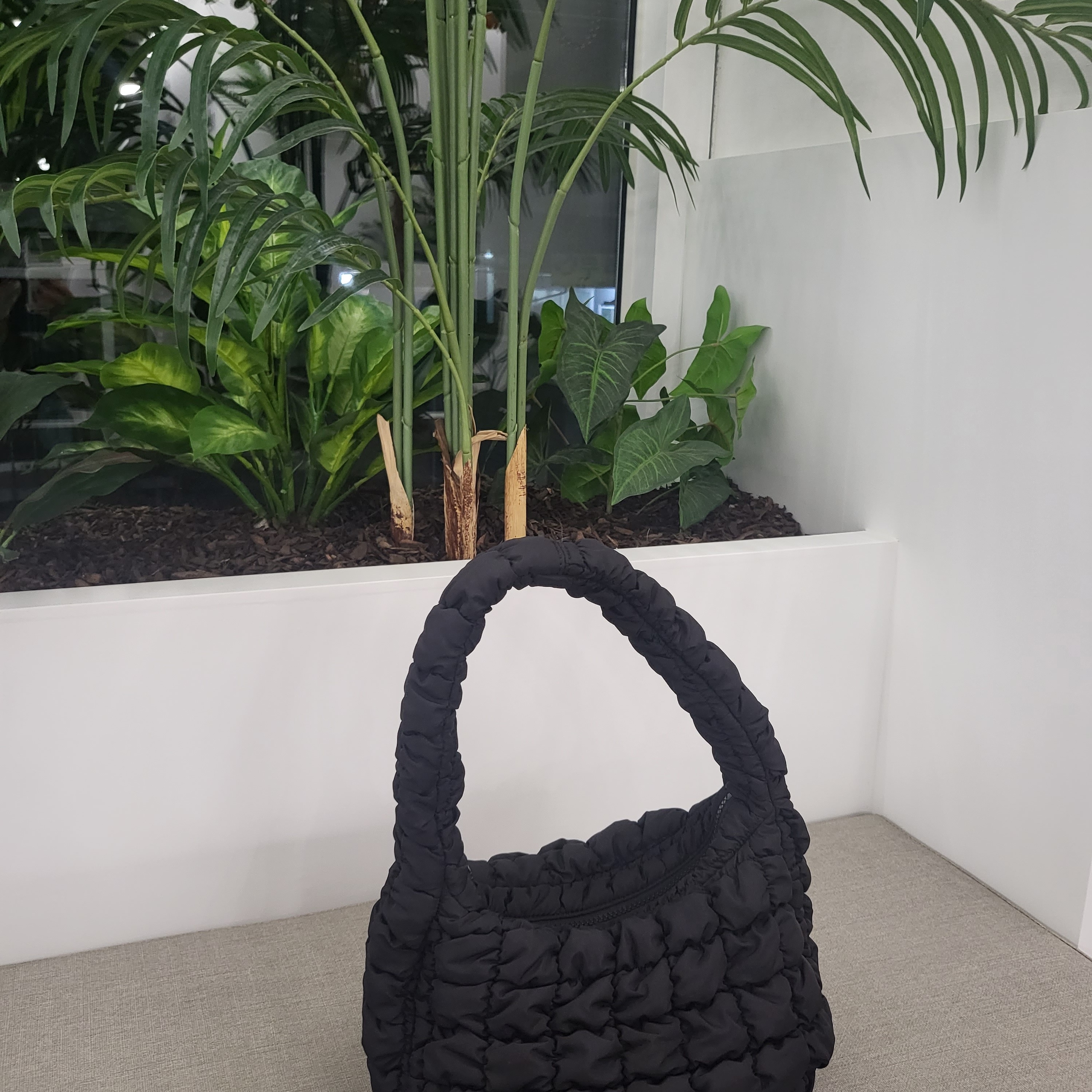 COS Quilted Mini Bag Black 착용 스타일