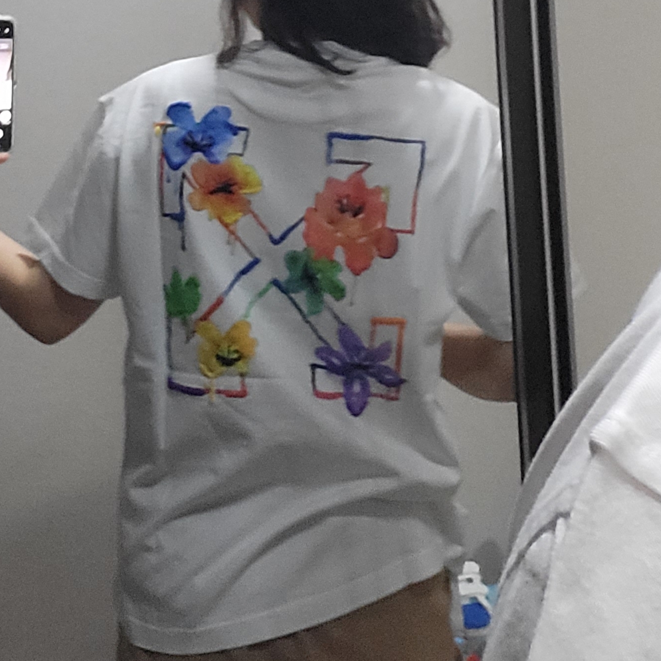 (W) Off-White Floral Ember Arrow Casual T-Shirt White Multicolor 착용 스타일