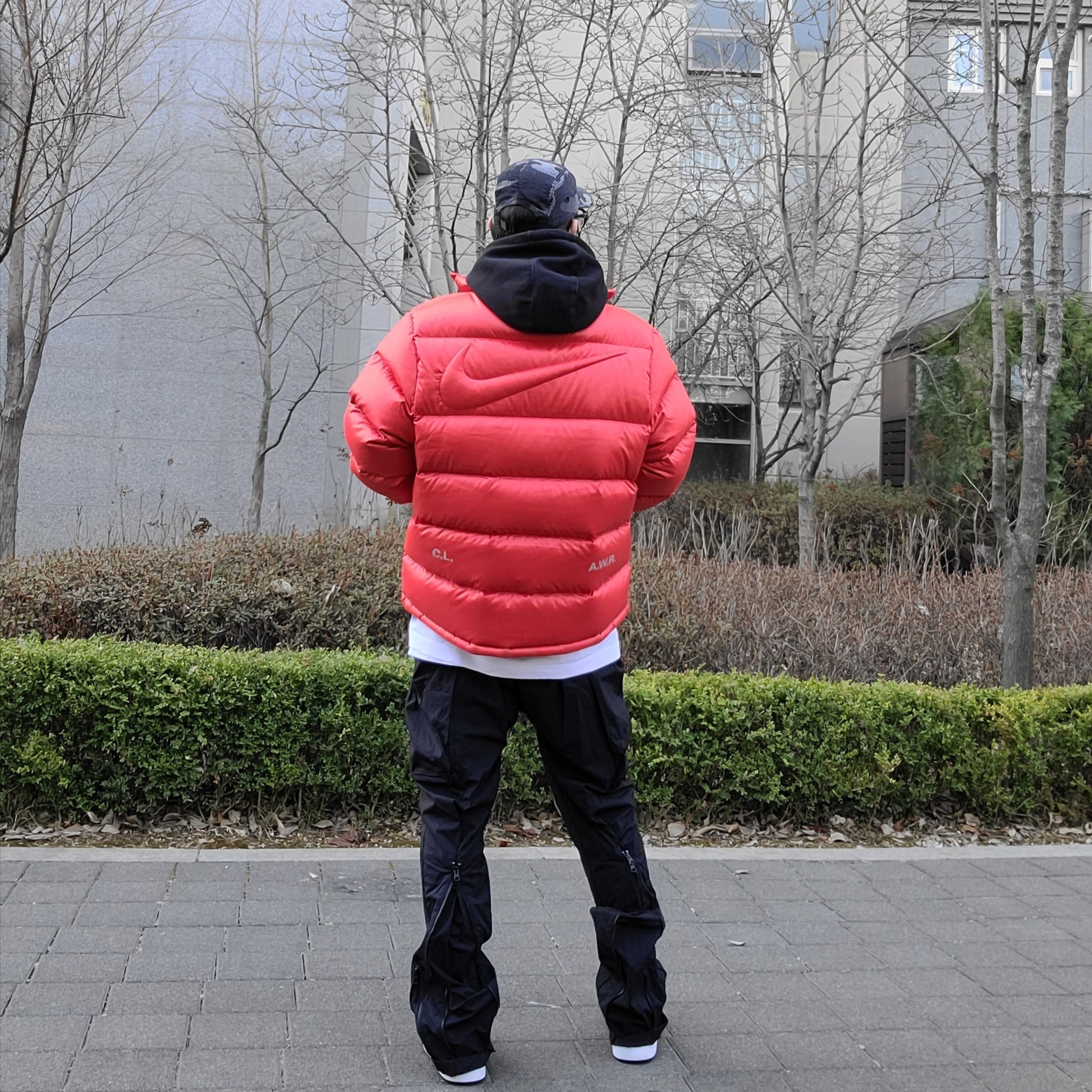 Nike x Drake Nocta Sunset Puffer Jacket Red 착용 스타일