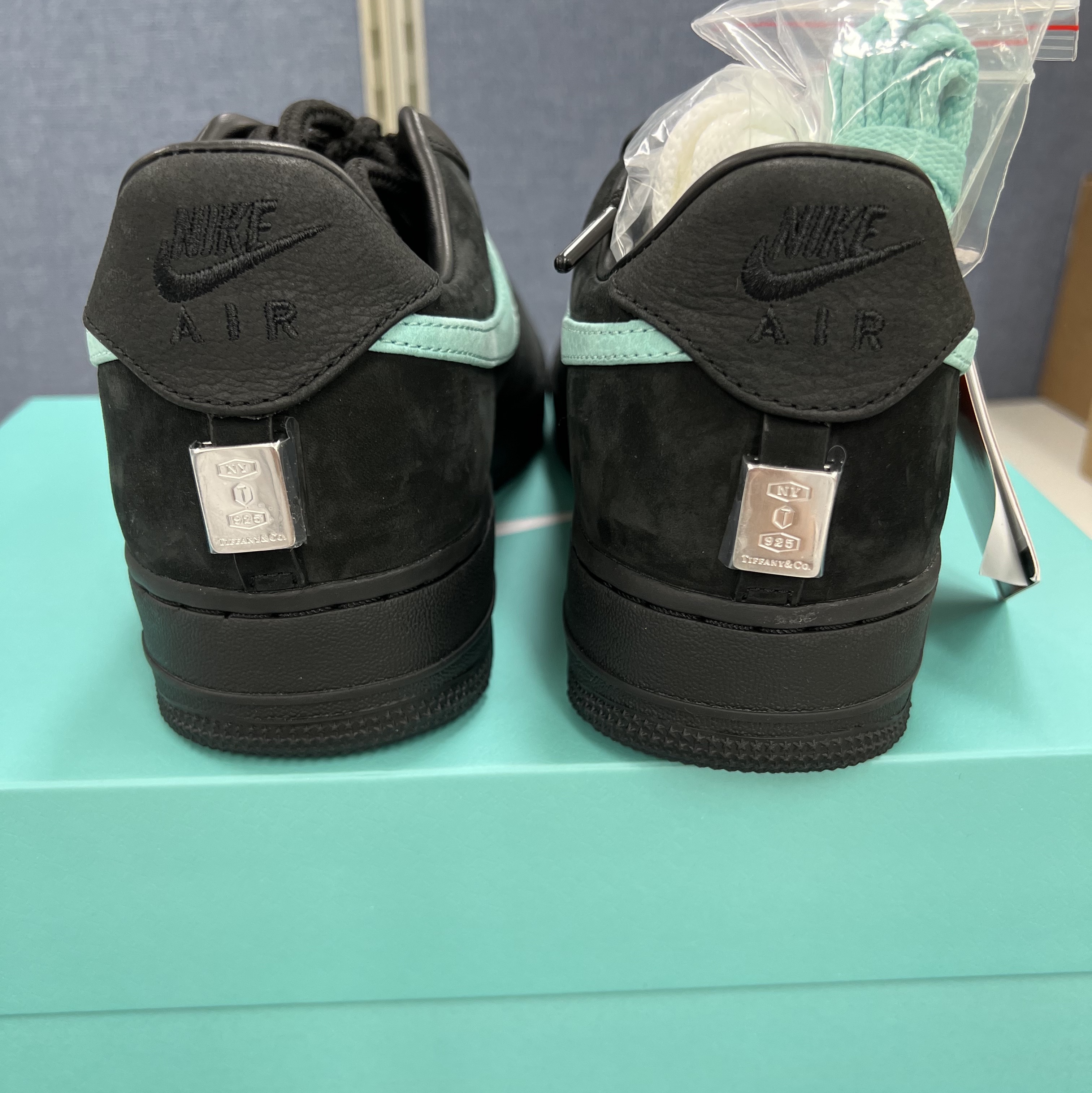 Nike x Tiffany & Co. Air Force 1 Low SP 1837 착용 스타일 - 3