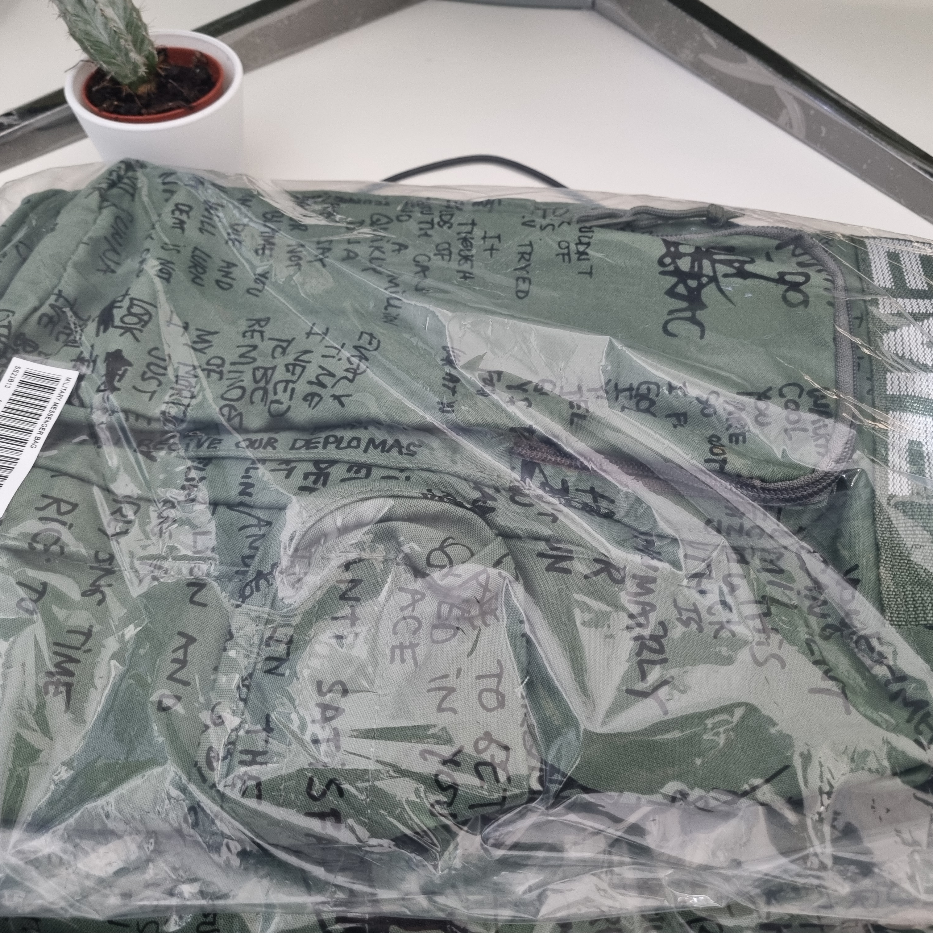 Supreme Field Messenger Bag Olive Gonz - 23SS 착용 스타일
