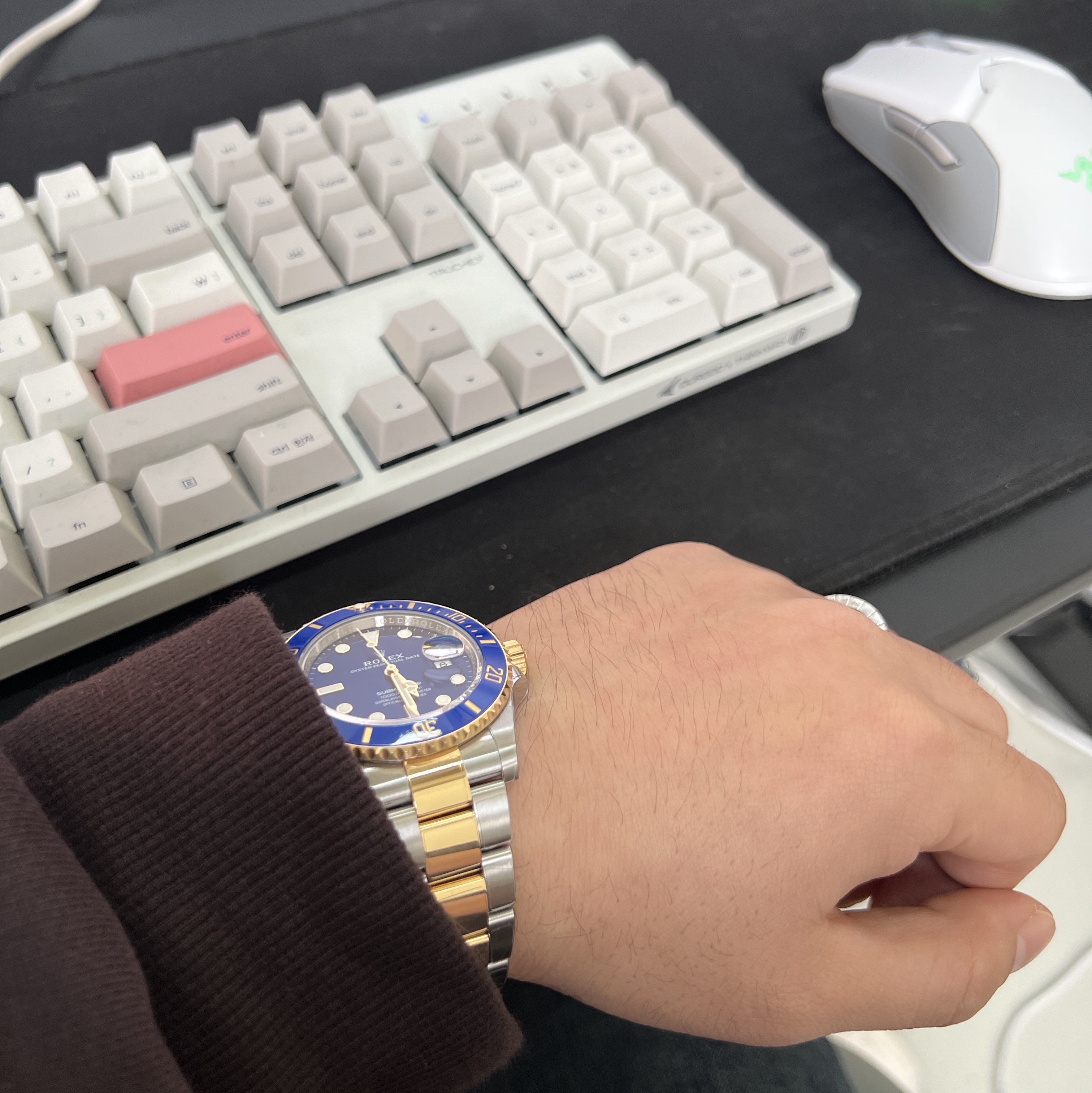 Rolex Submariner Date 41mm 126613LB Royal Blue Oyster 착용 스타일