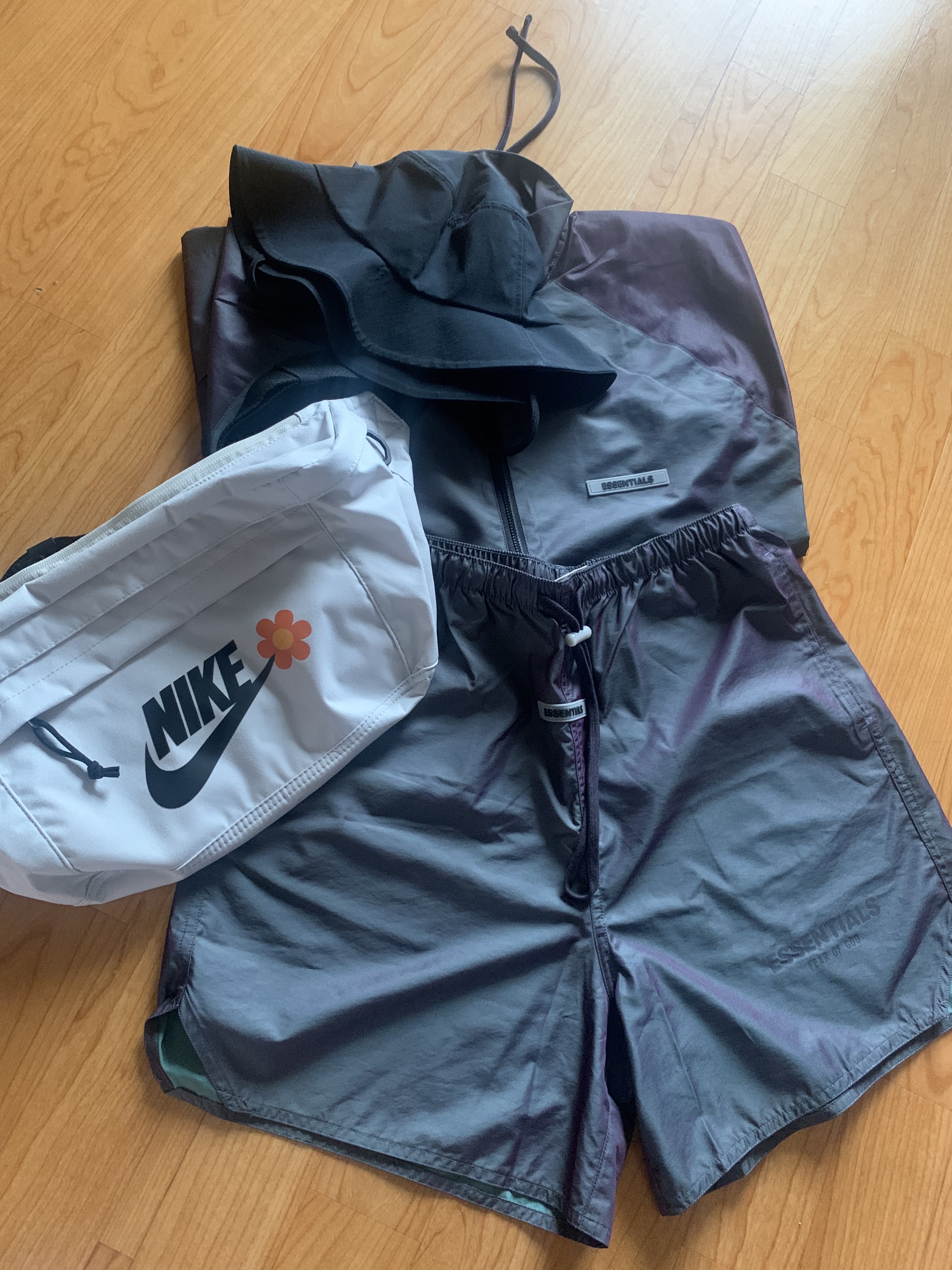 Essentials Volley Shorts Iridescent - 20SS, Essentials Track Jacket Iridescent - 20SS 착용 스타일