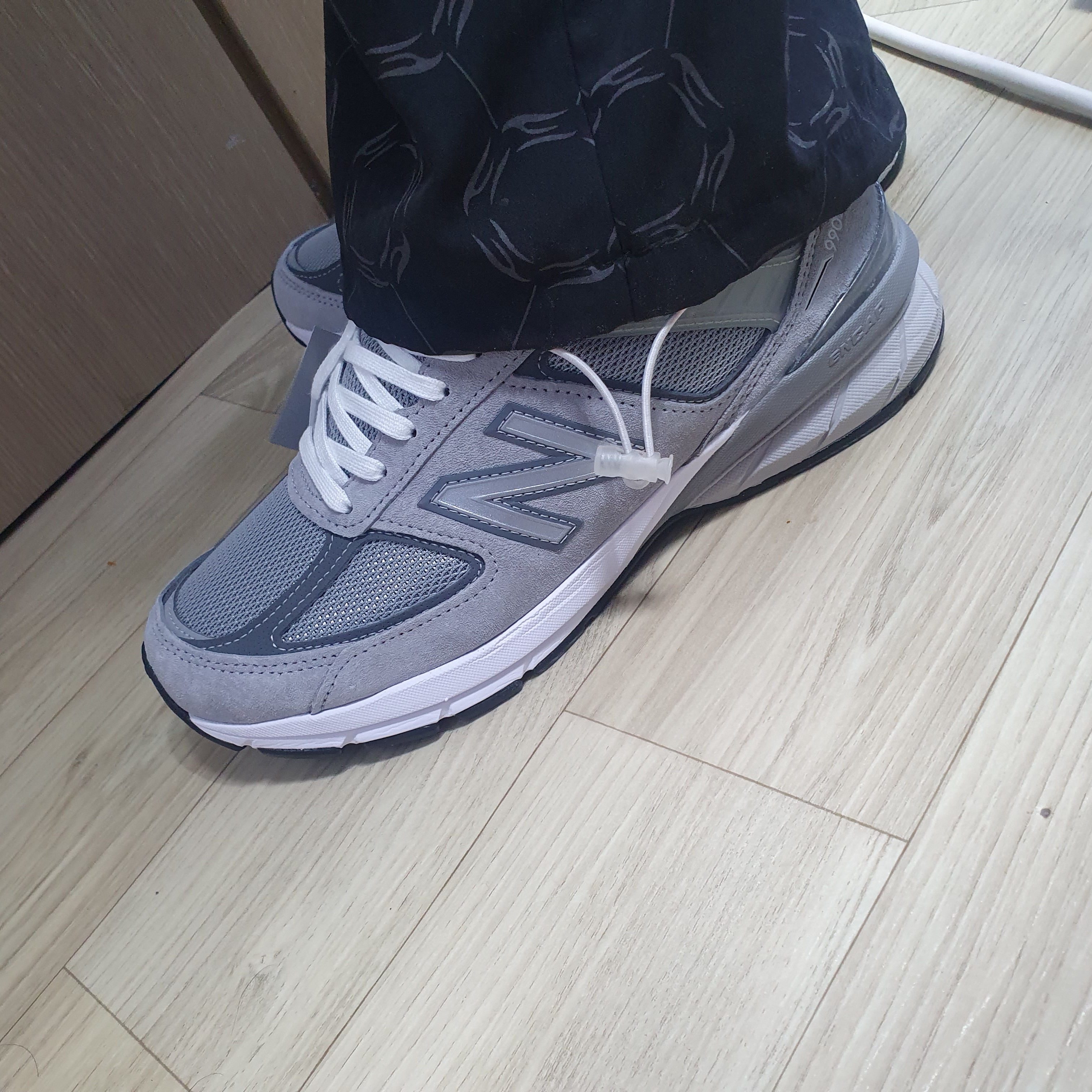 New Balance 990v5 Made in USA Grey - D Standard 착용 스타일