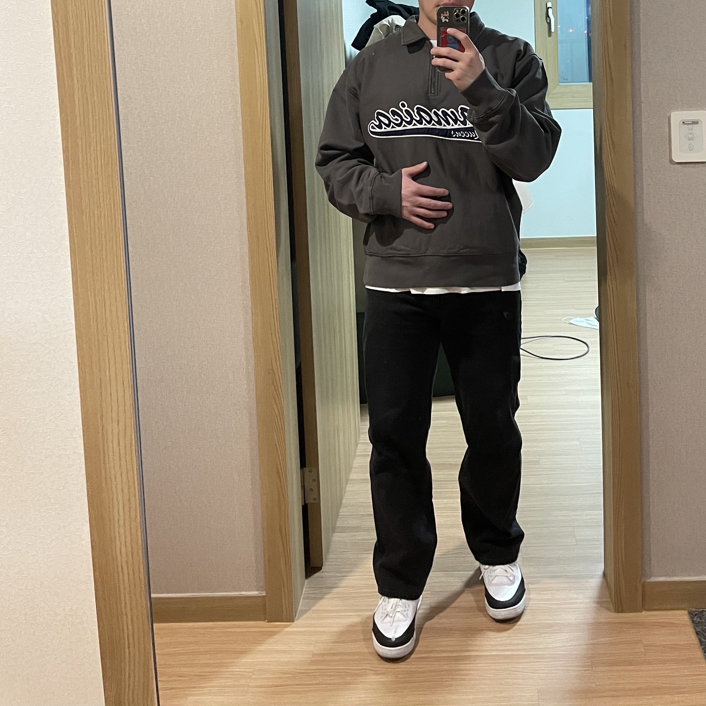 Stussy x Denim Tears Half Zip Fleece Charcoal, Jordan 3 x Fragment Retro SP White Black 착용 스타일 - 4
