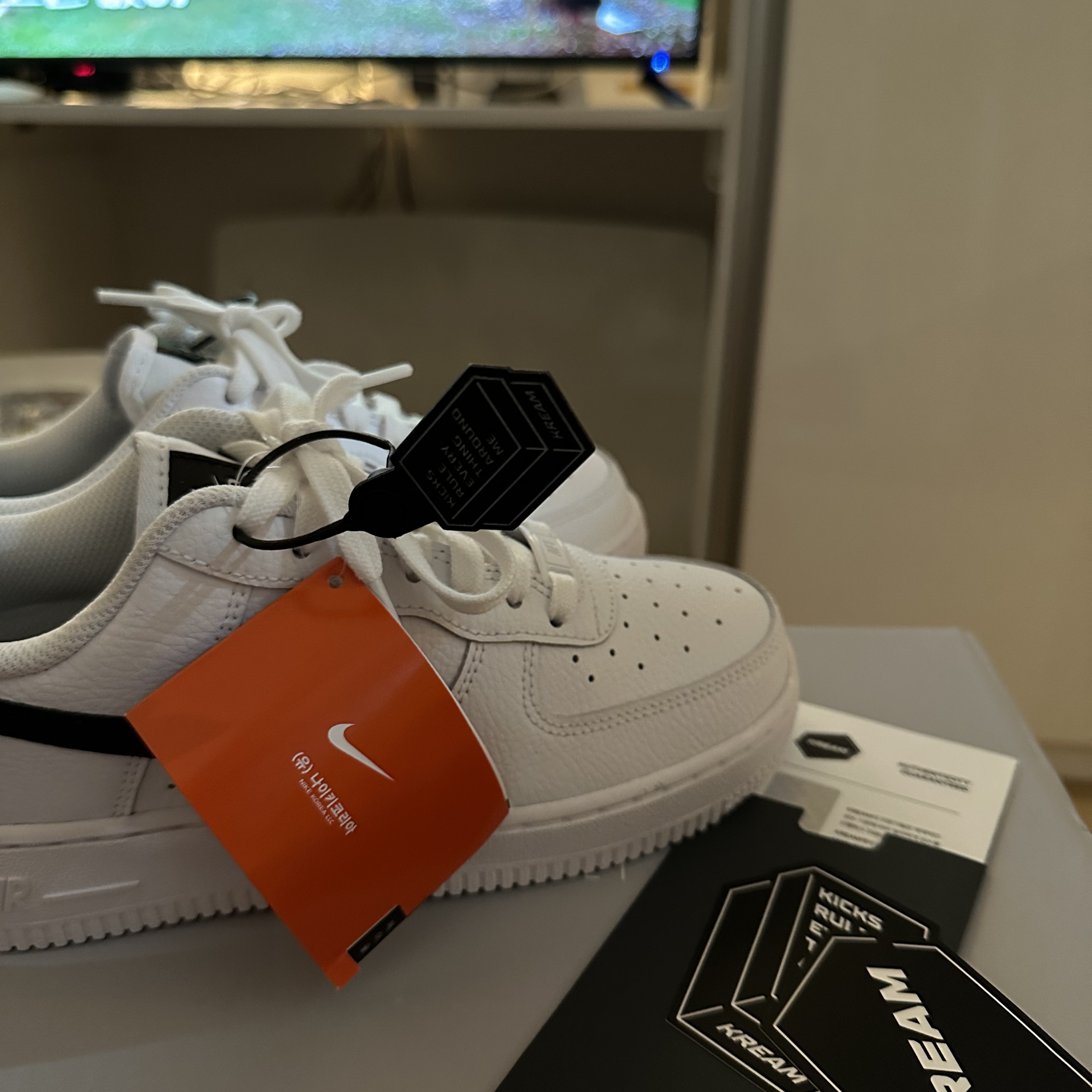 (W) Nike Air Force 1 '07 White Black 착용 스타일