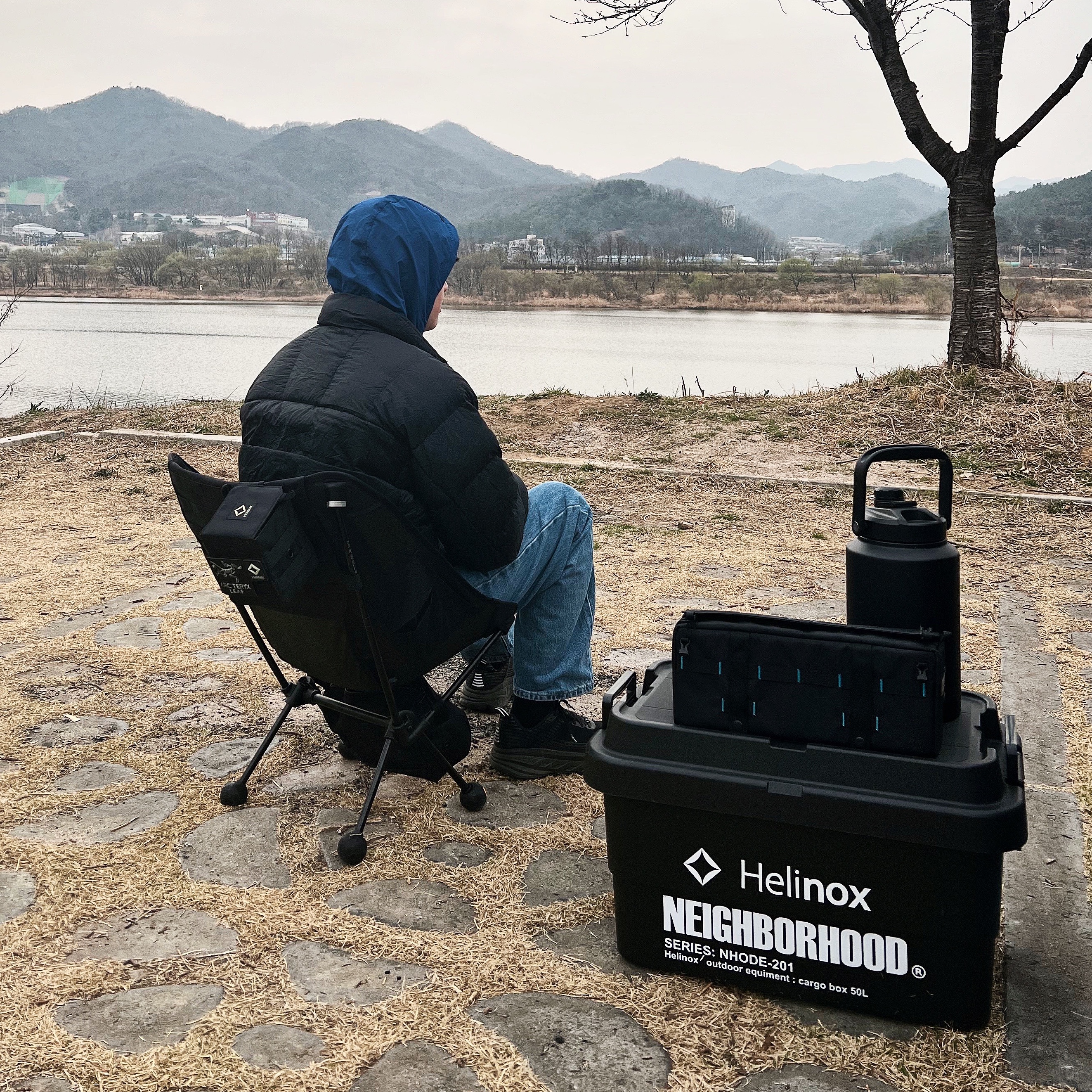 Helinox Tactical Chair Black 착용 스타일