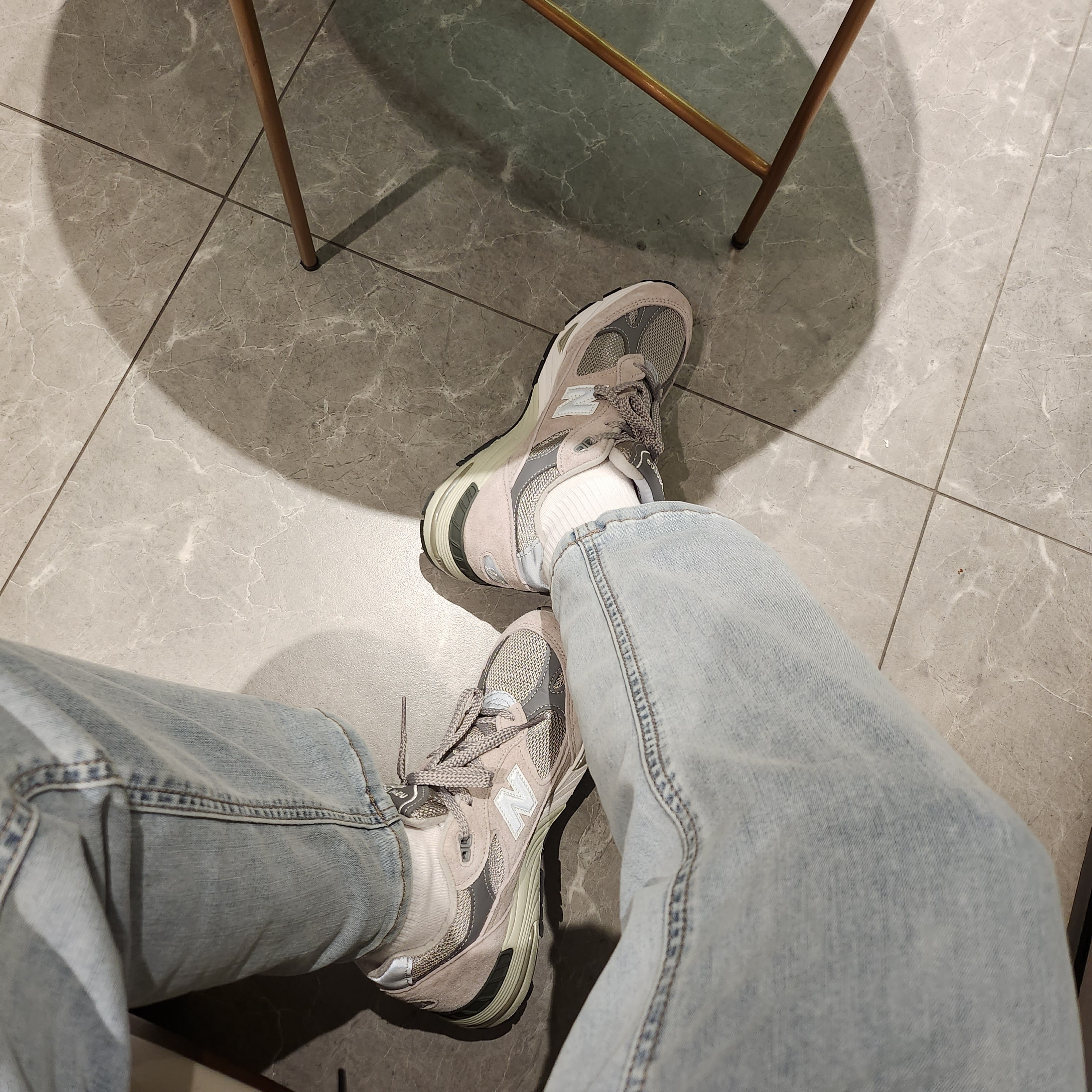 (W) New Balance 991 Made in UK Grey 착용 스타일 - 1