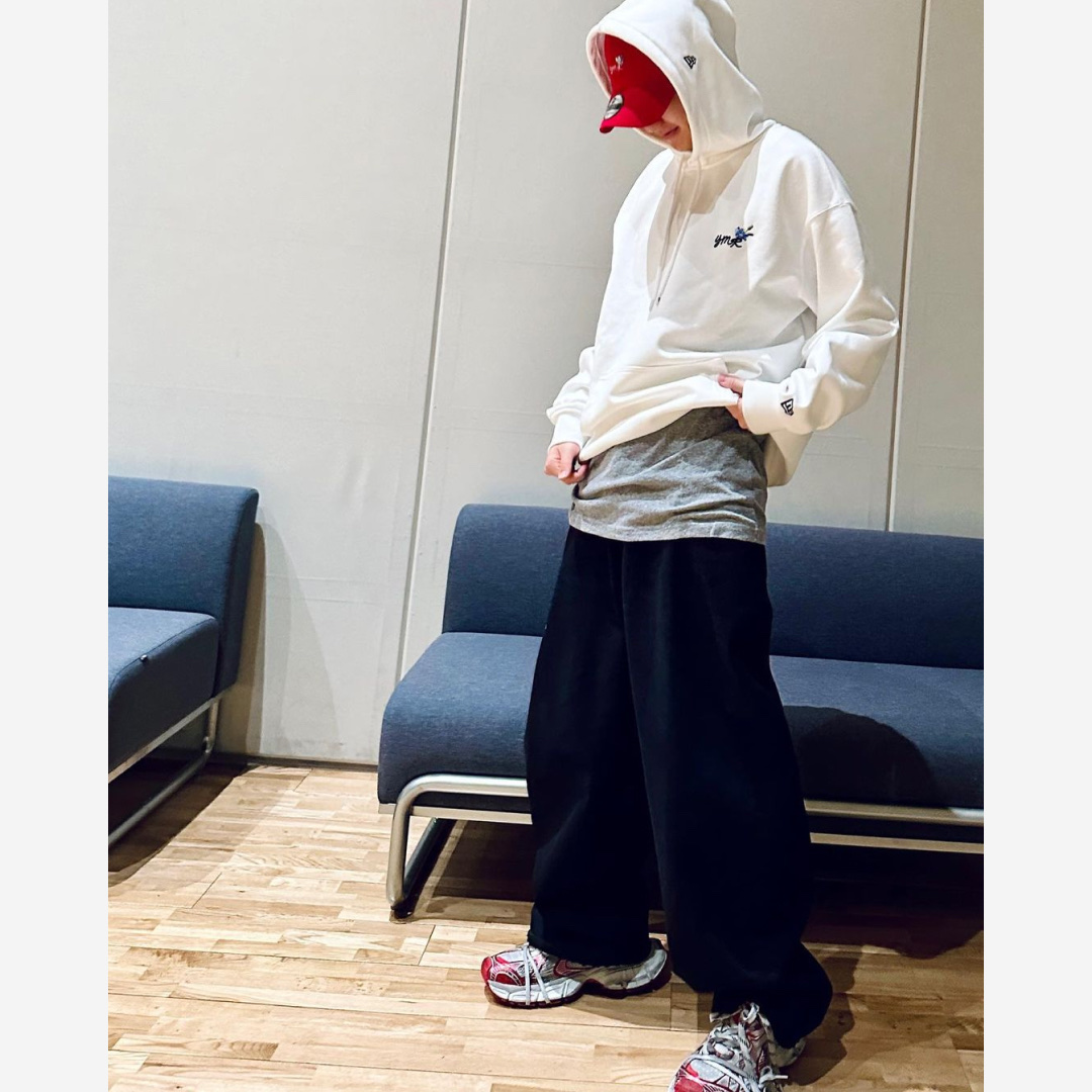 Balenciaga 3XL Sneakers White Red 착용 스타일 - 2