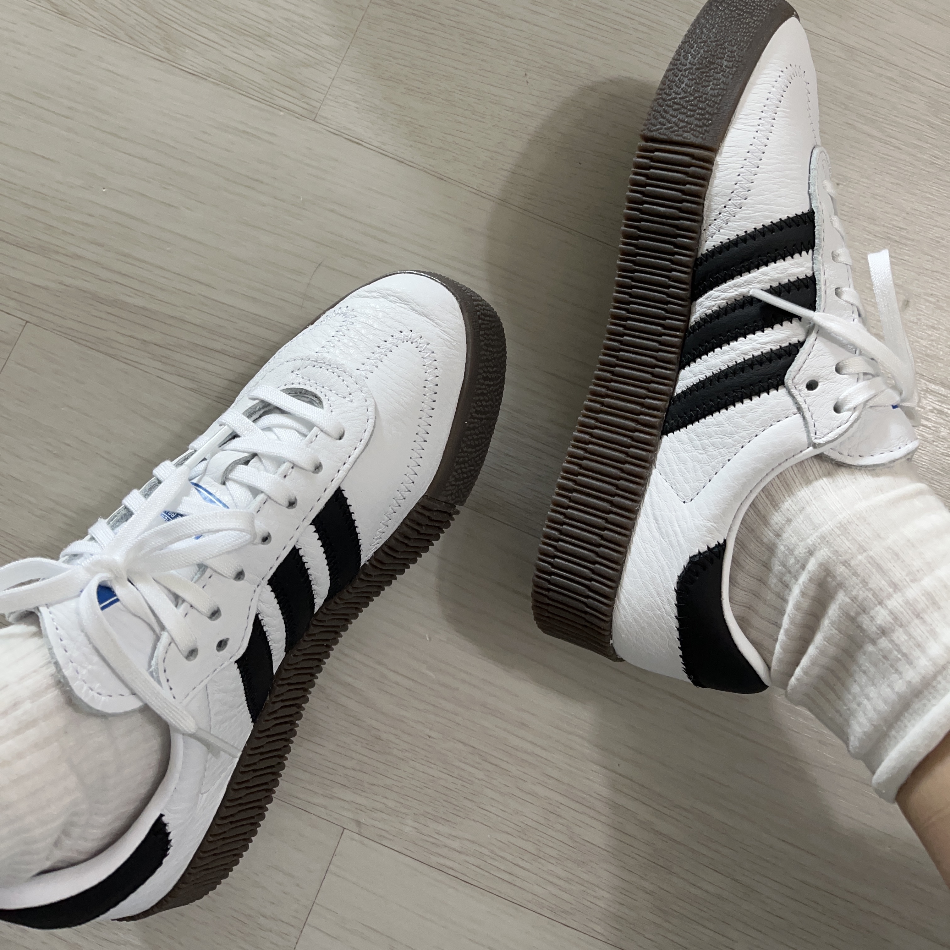 (W) Adidas Sambarose White Black Gum 착용 스타일