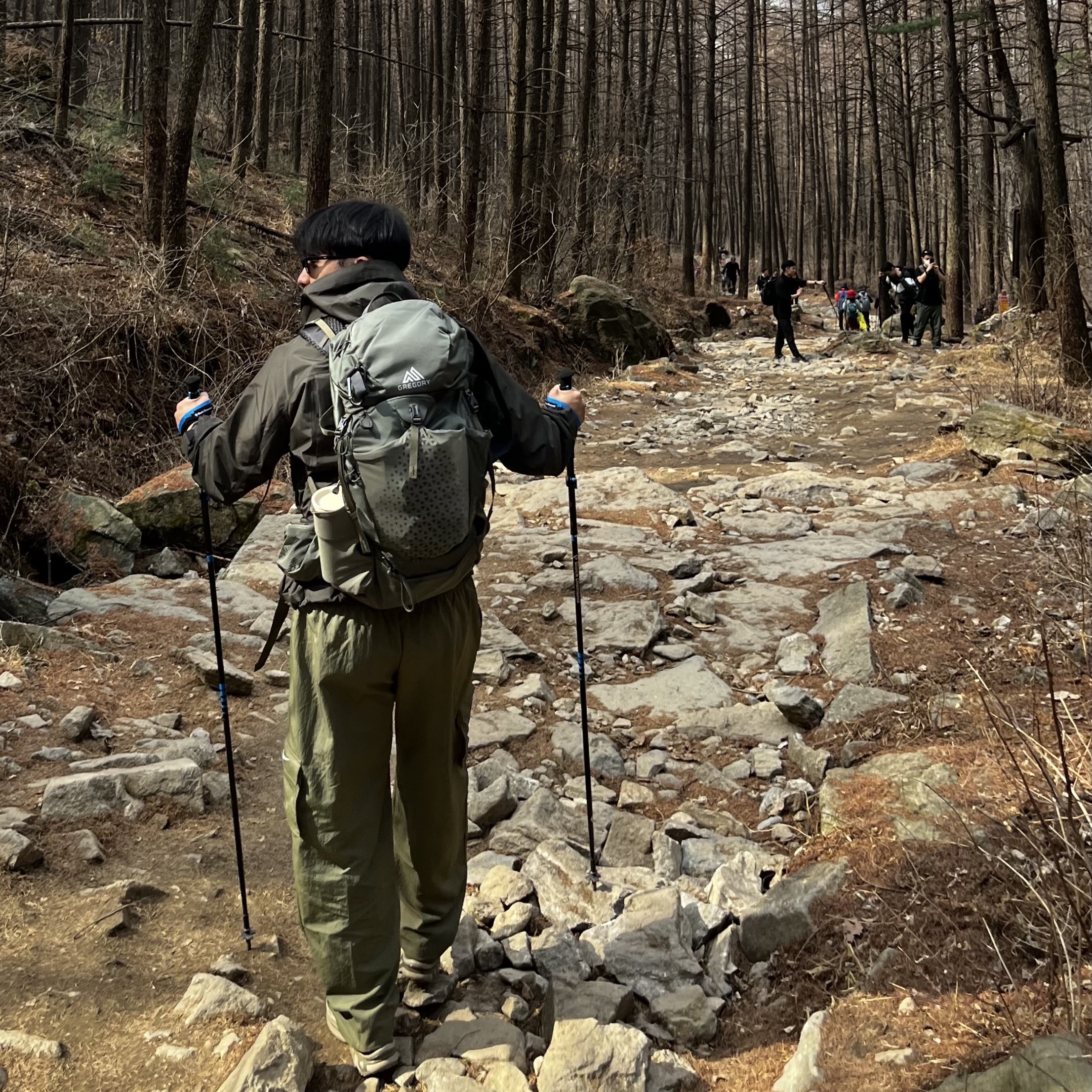 Salomon XT-6 Gore-Tex Vintage Khaki 착용 스타일 - 1
