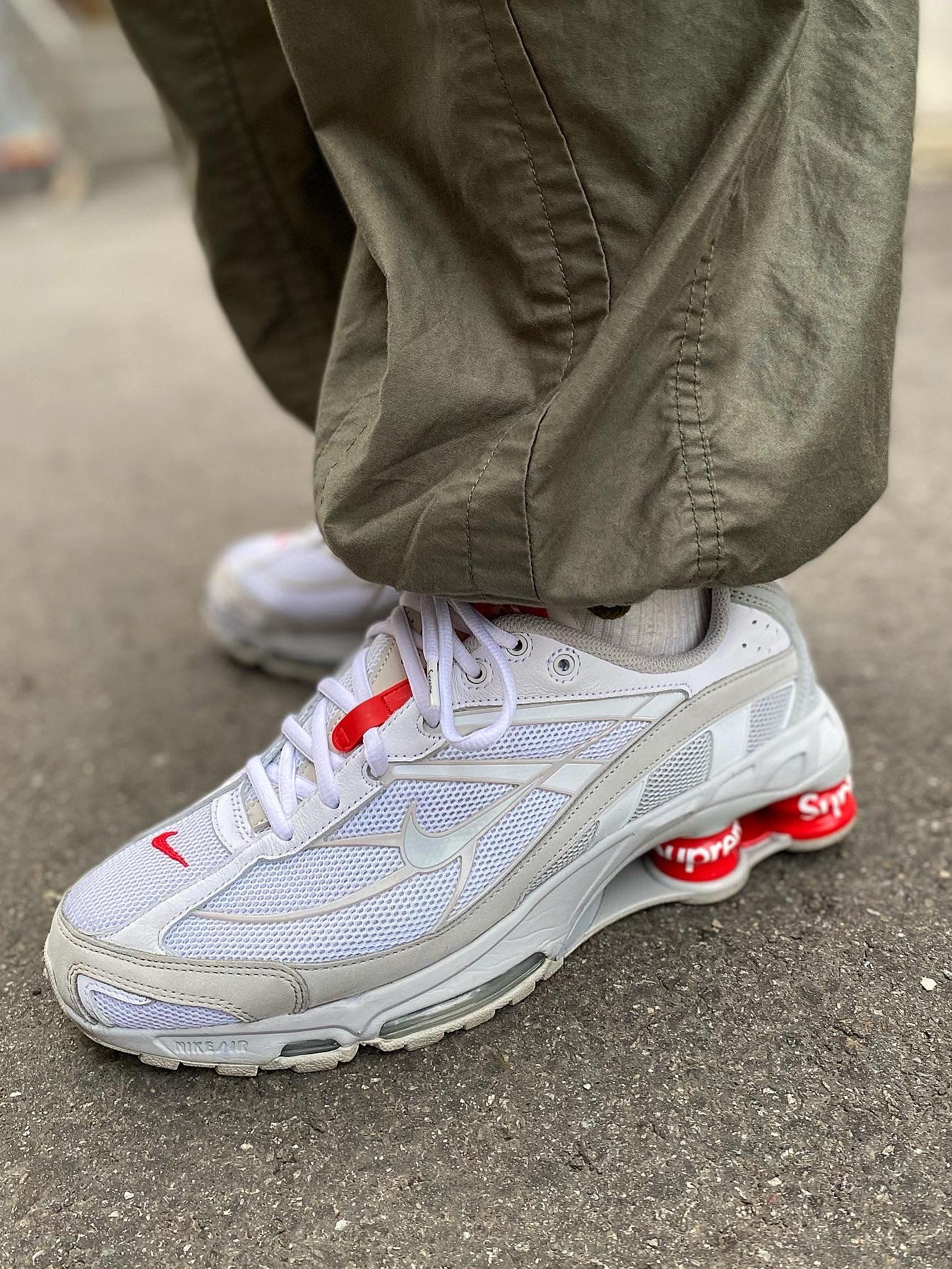 Supreme x The North Face Taped Seam Shell Jacket Grey - 22FW, Nike x Supreme Shox Ride 2 SP White 착용 스타일 - 5