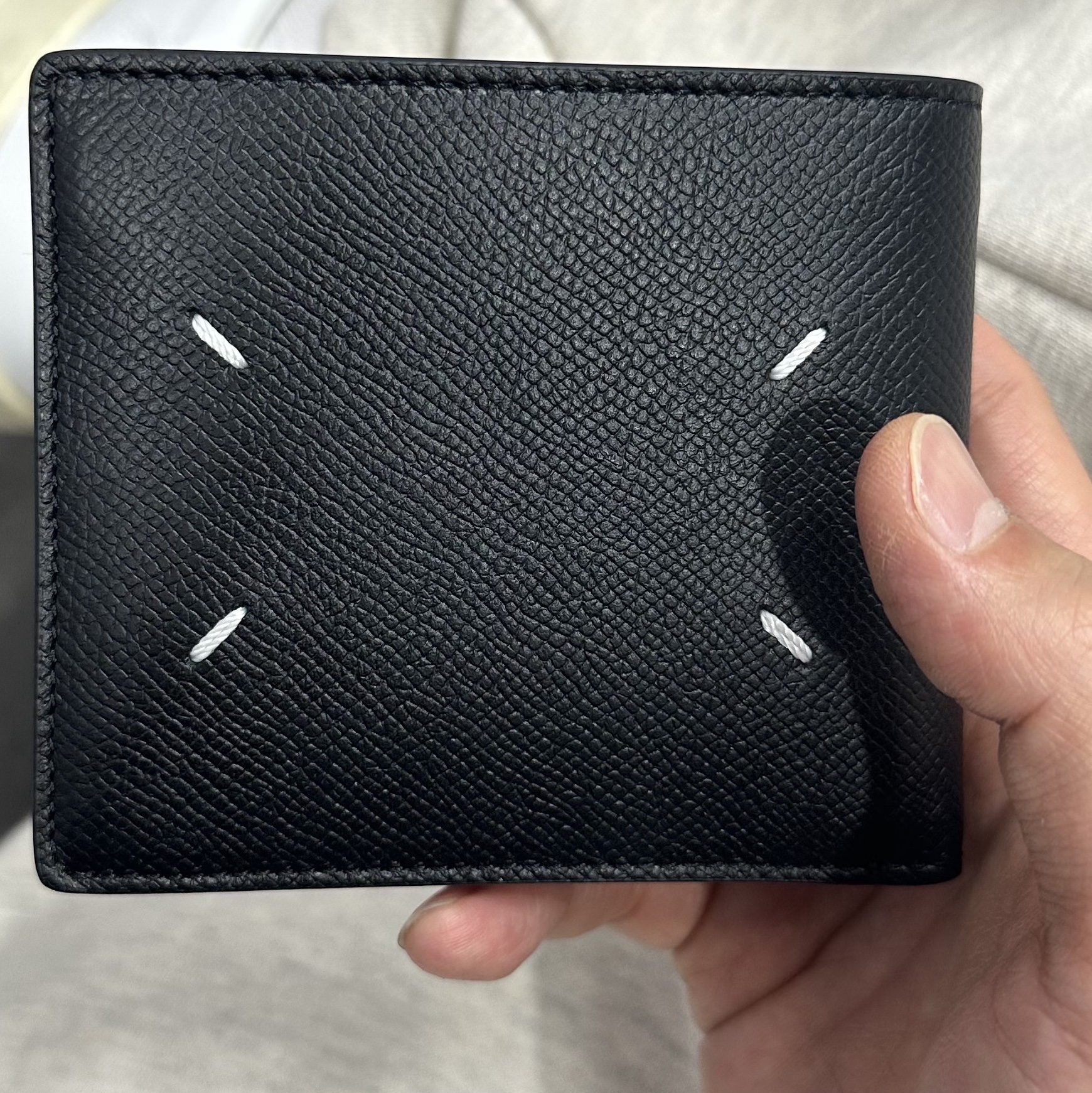 Maison Margiela Bovine Leather Bi-Fold Wallet Black 착용 스타일