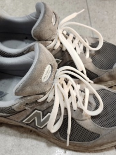 New Balance 2002R Grey 착용 스타일 - 3
