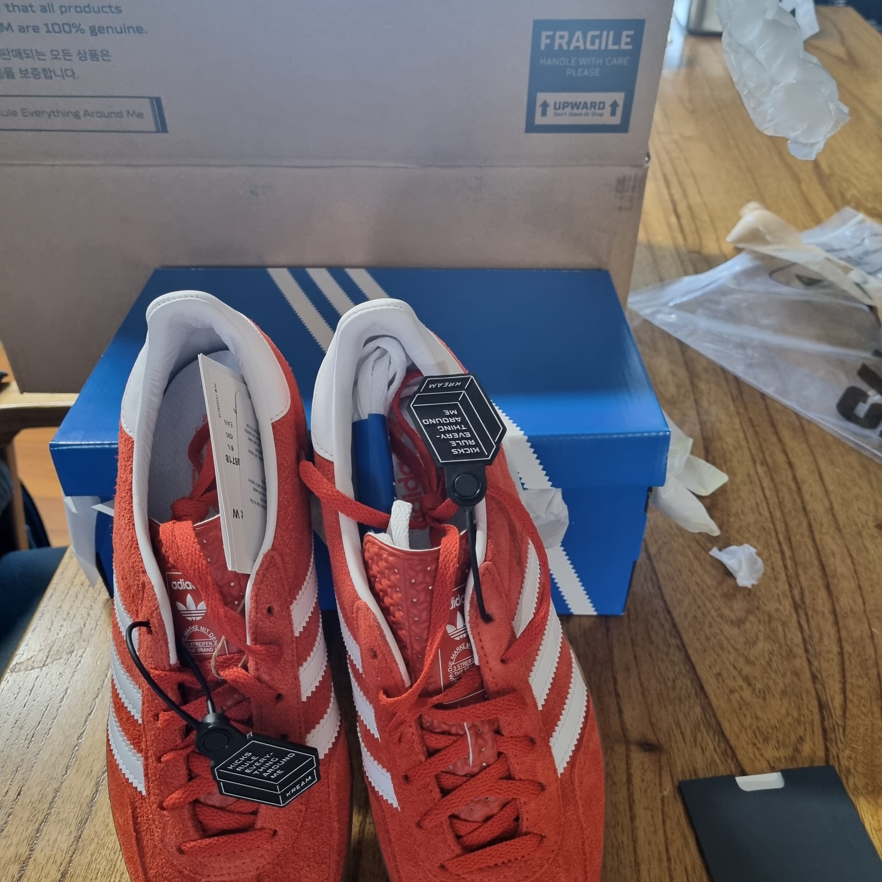 (W) Adidas Gazelle Indoor Bold Orange Cloud White 착용 스타일