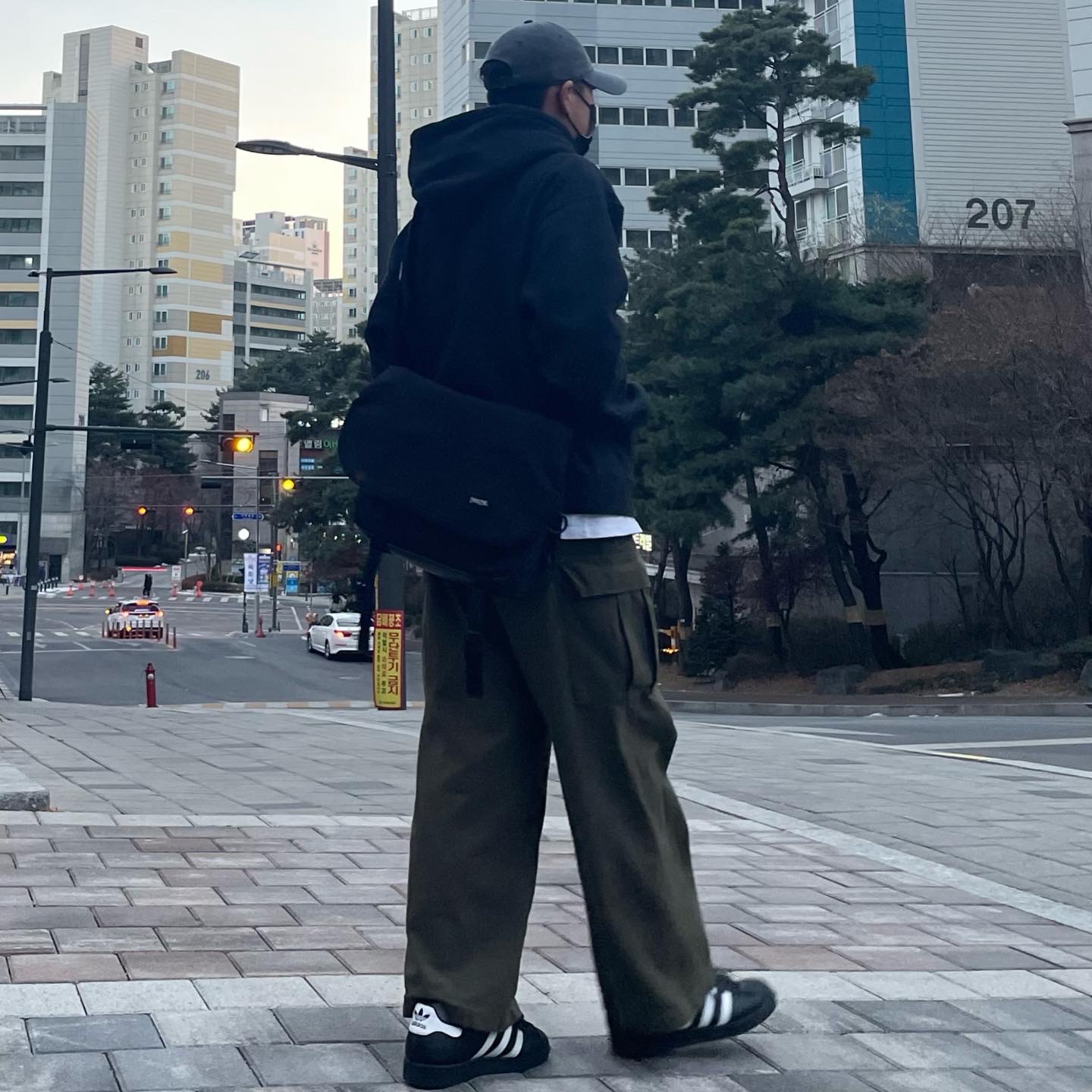 Nike x Stussy NRG RA Washed Pullover Hoodie Black (DN4029-010), Adidas Superstar Core Black White 착용 스타일 - 1