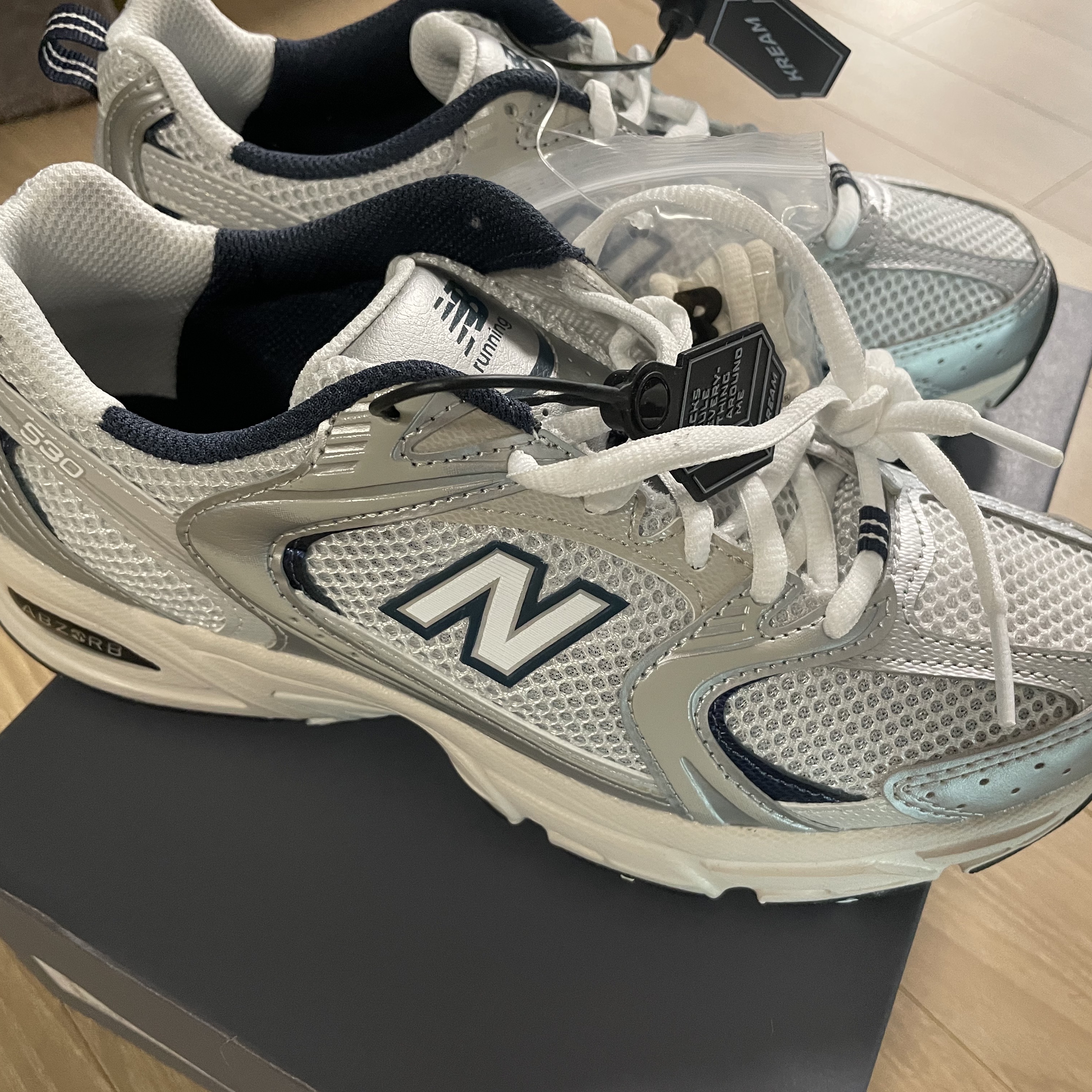 New Balance 530 Steel Grey 착용 스타일