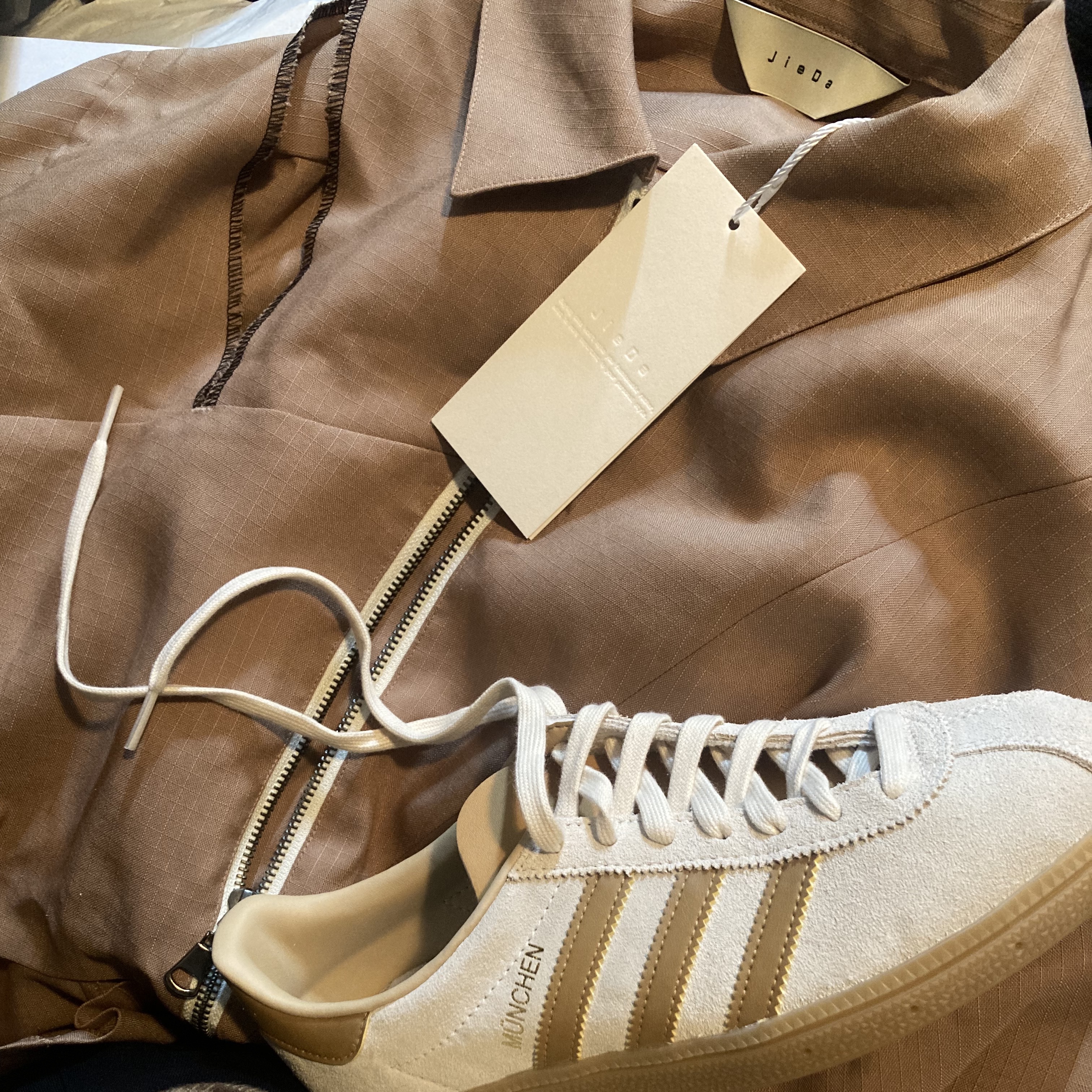 Adidas City Series Munchen Cream White Mesa 착용 스타일 - 1
