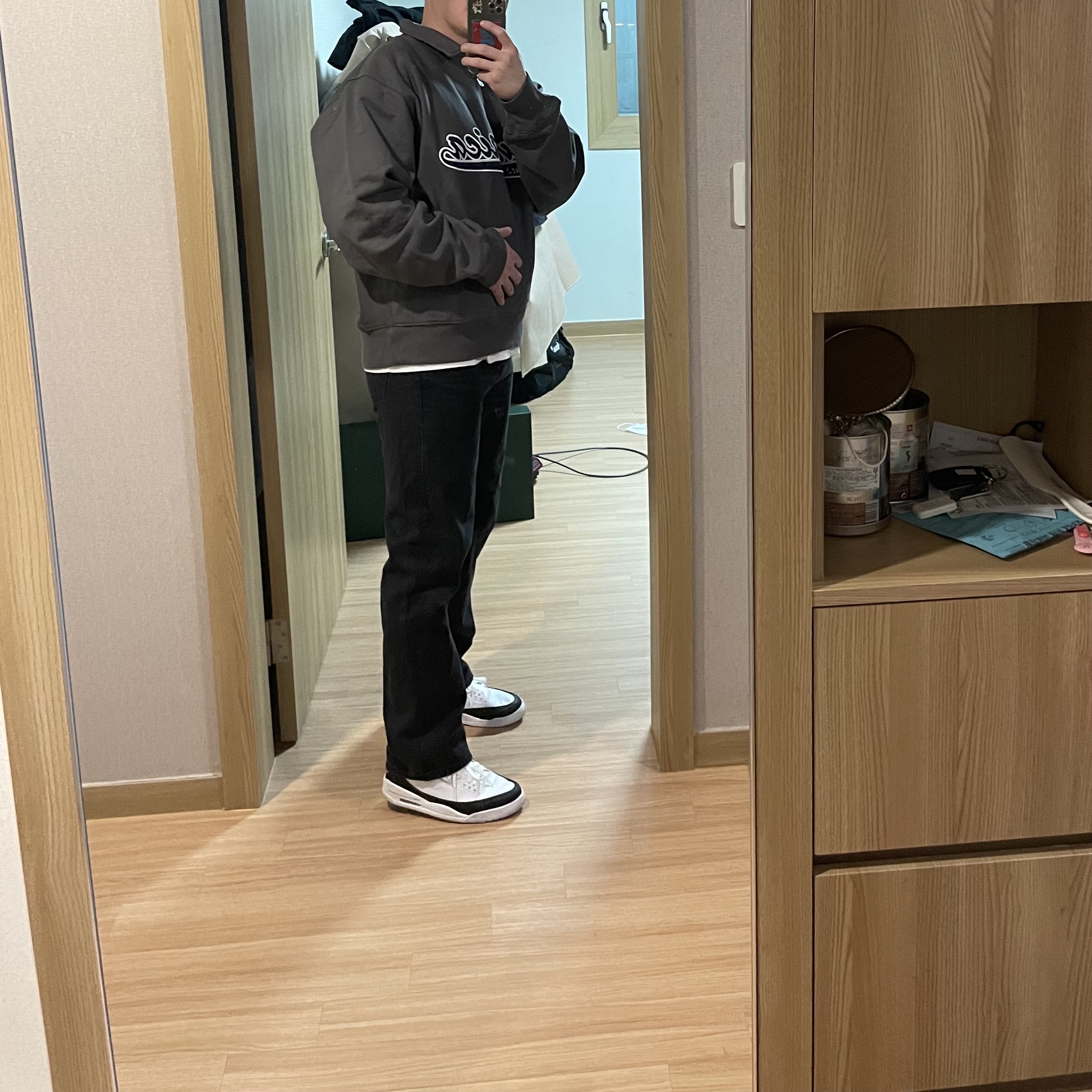 Stussy x Denim Tears Half Zip Fleece Charcoal, Jordan 3 x Fragment Retro SP White Black 착용 스타일 - 2