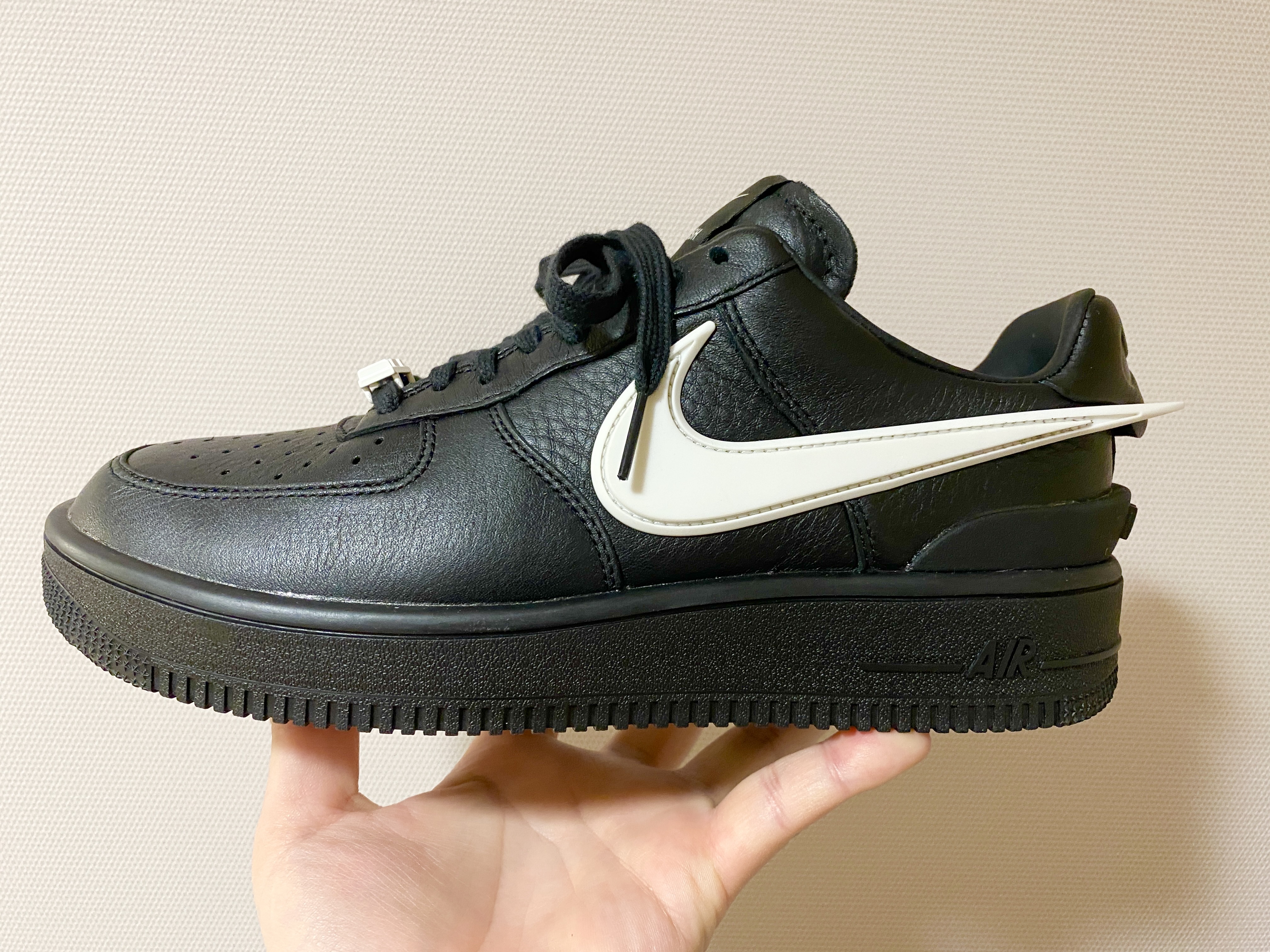 Nike x Ambush Air Force 1 Low SP Black 착용 스타일 - 3