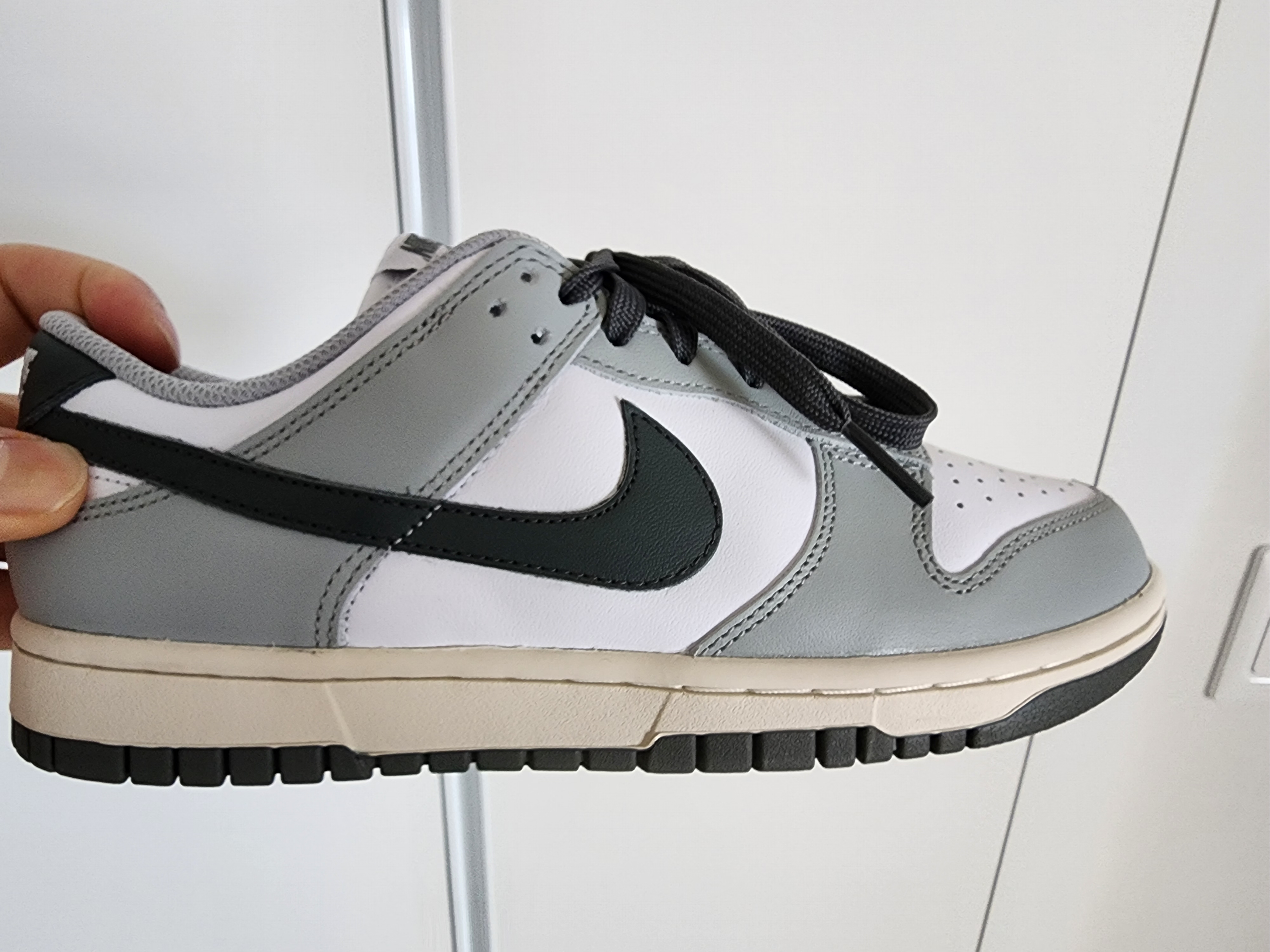 (W) Nike Dunk Low Light Smoke Grey 착용 스타일 - 5