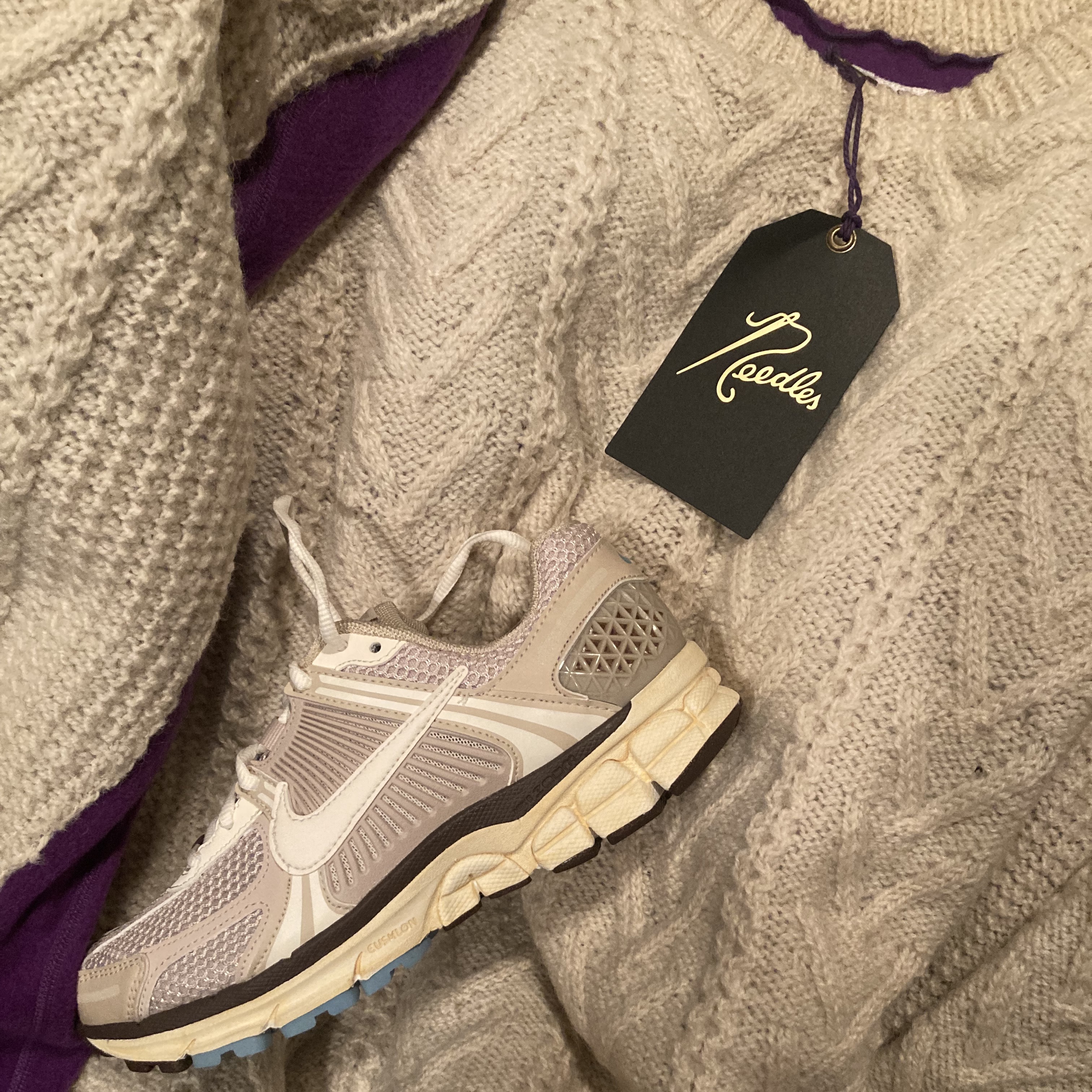 (W) Nike Zoom Vomero 5 Oatmeal 착용 스타일