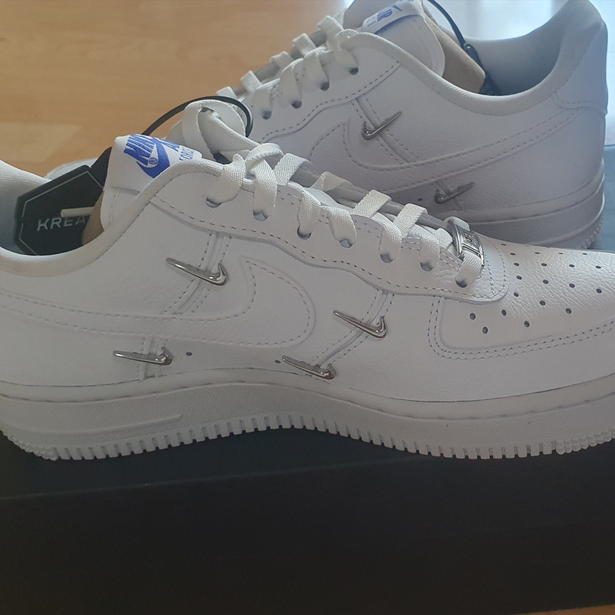 (W) Nike Air Force 1 Low '07 LX Chrome Luxe 착용 스타일