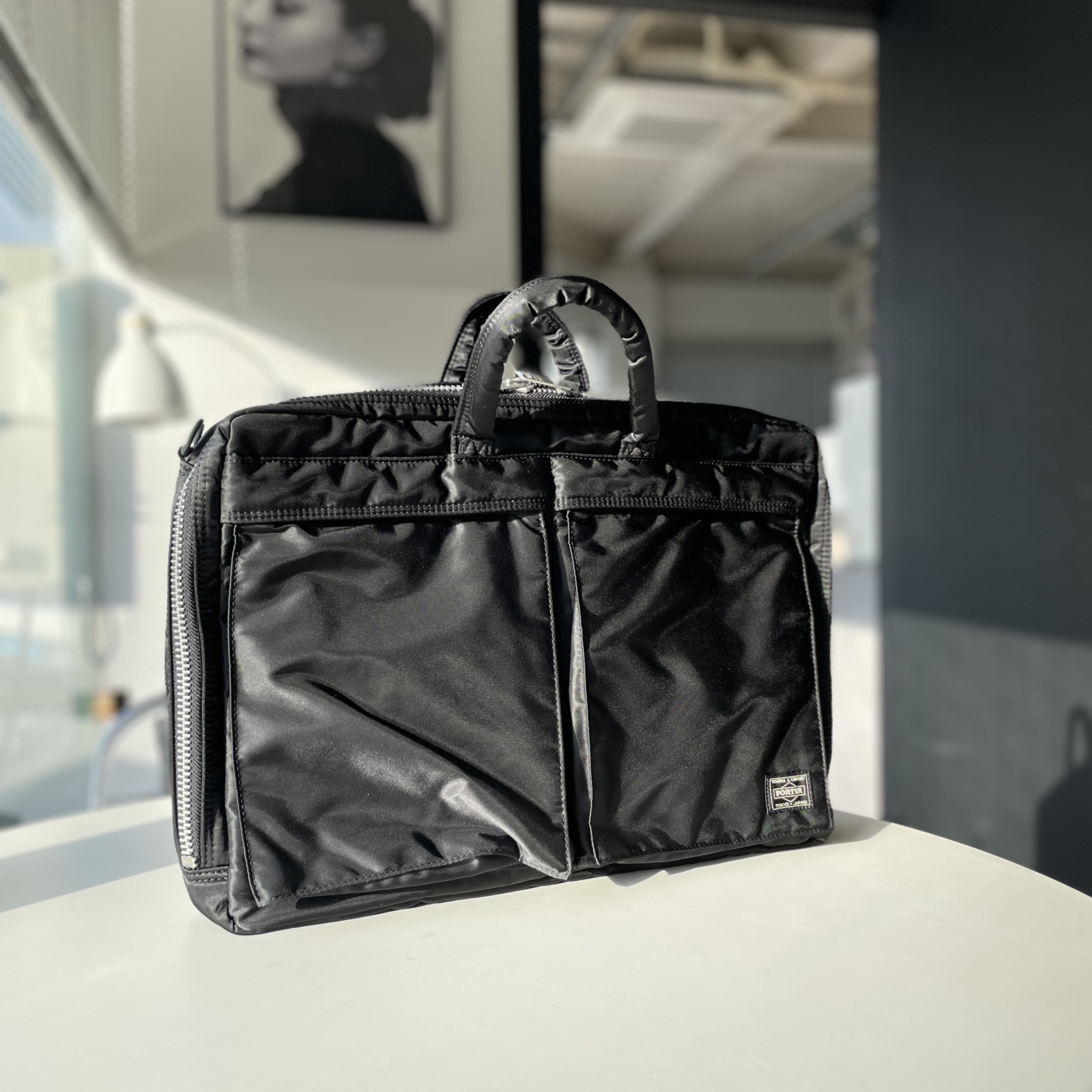 Porter Tanker 2Way Briefcase Black 착용 스타일 - 1