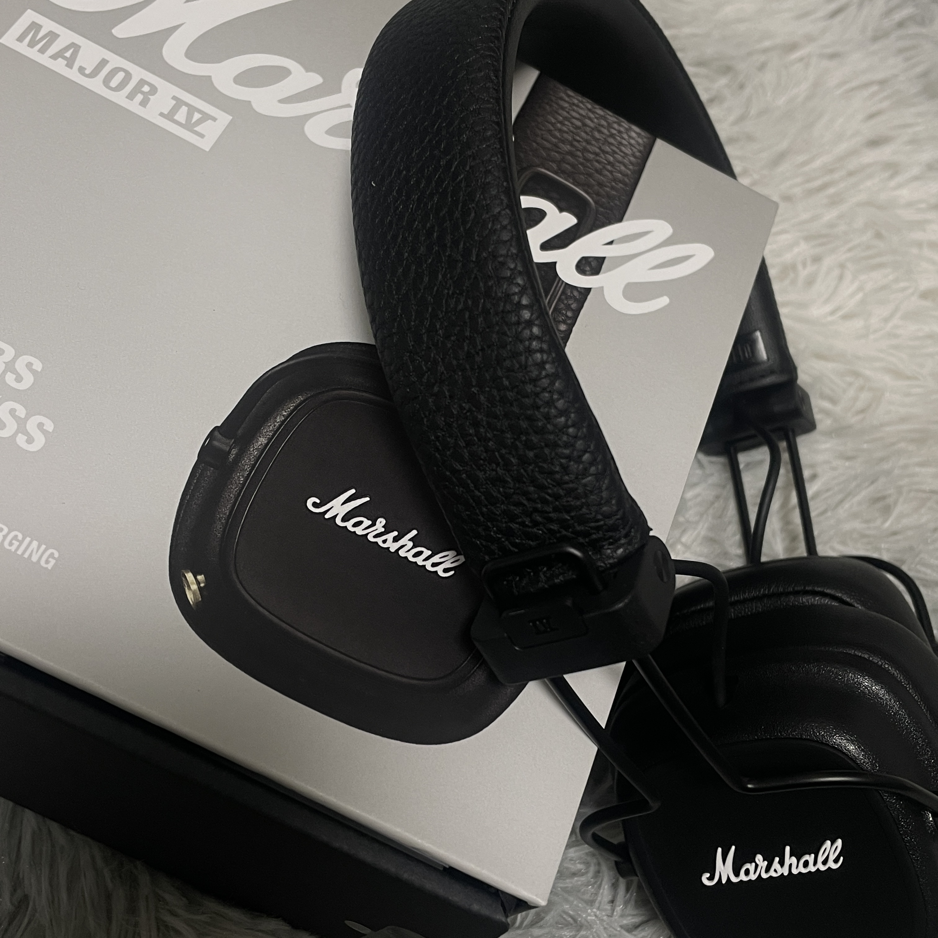 Marshall Major IV Black (Korean Ver.) 착용 스타일