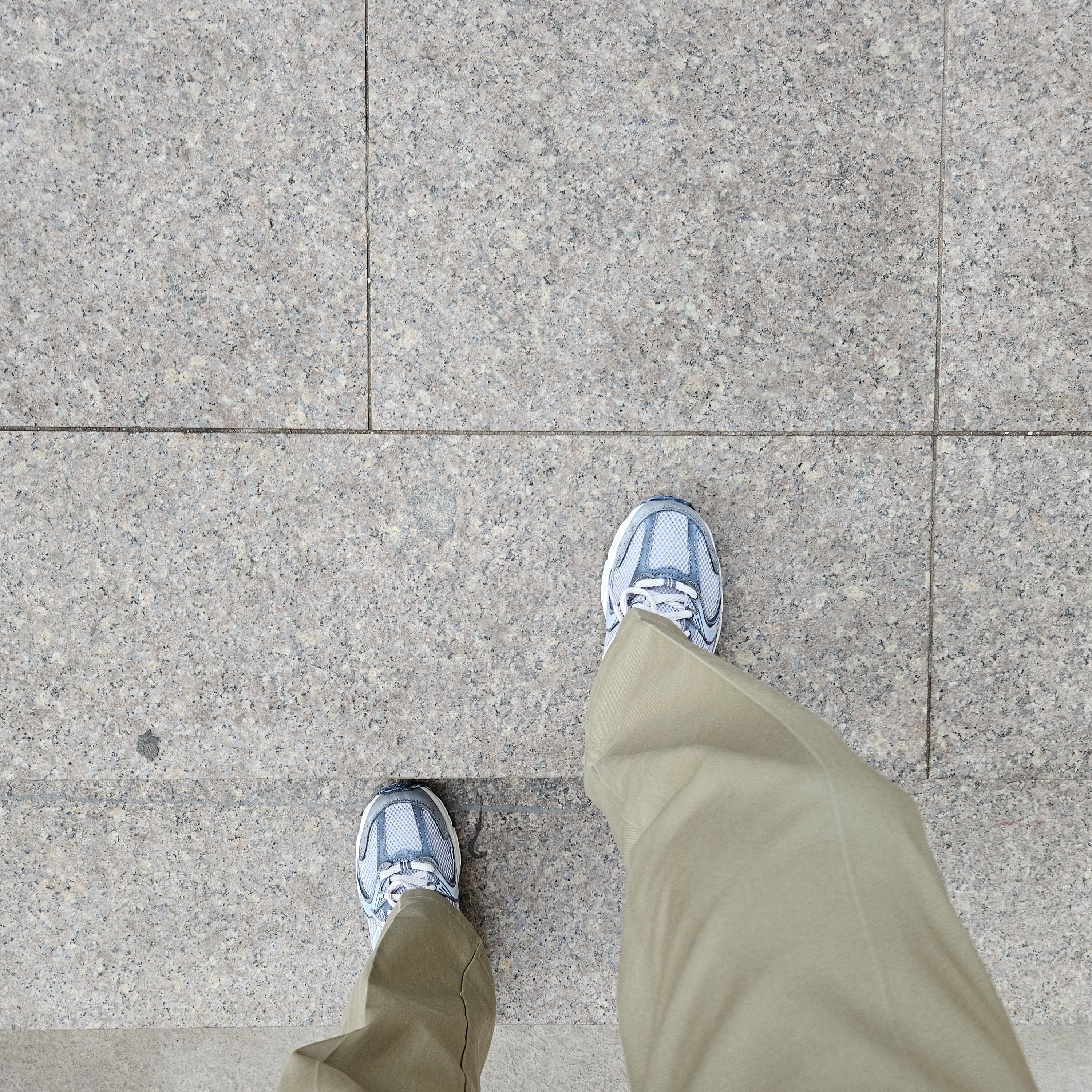 New Balance 530 Premium Vintage Grey Matter 착용 스타일