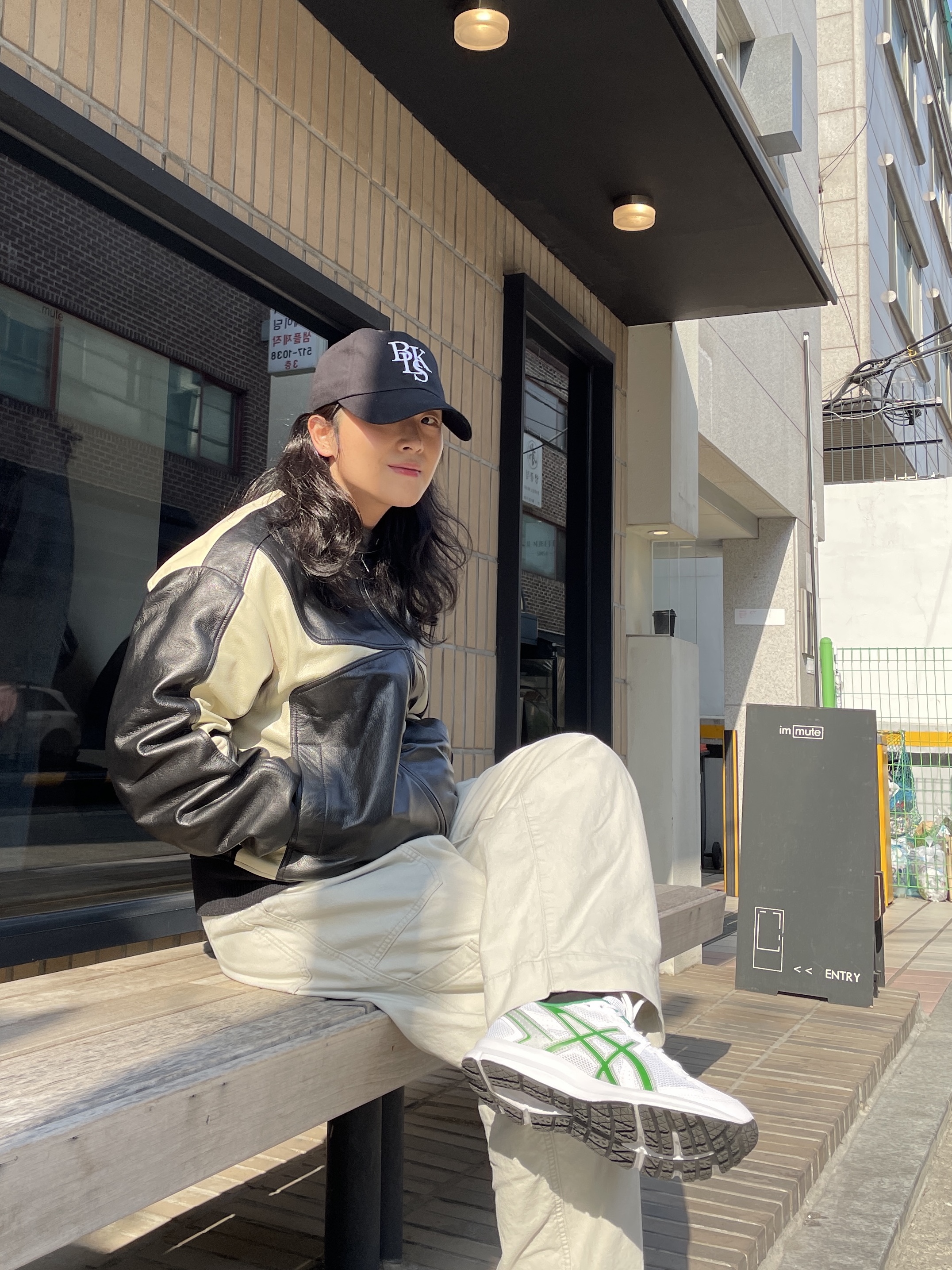 Asics Jog 100 S White Green - 2E Wide, Uniqlo U Wide Fit Baker Pants Natural 착용 스타일 - 1