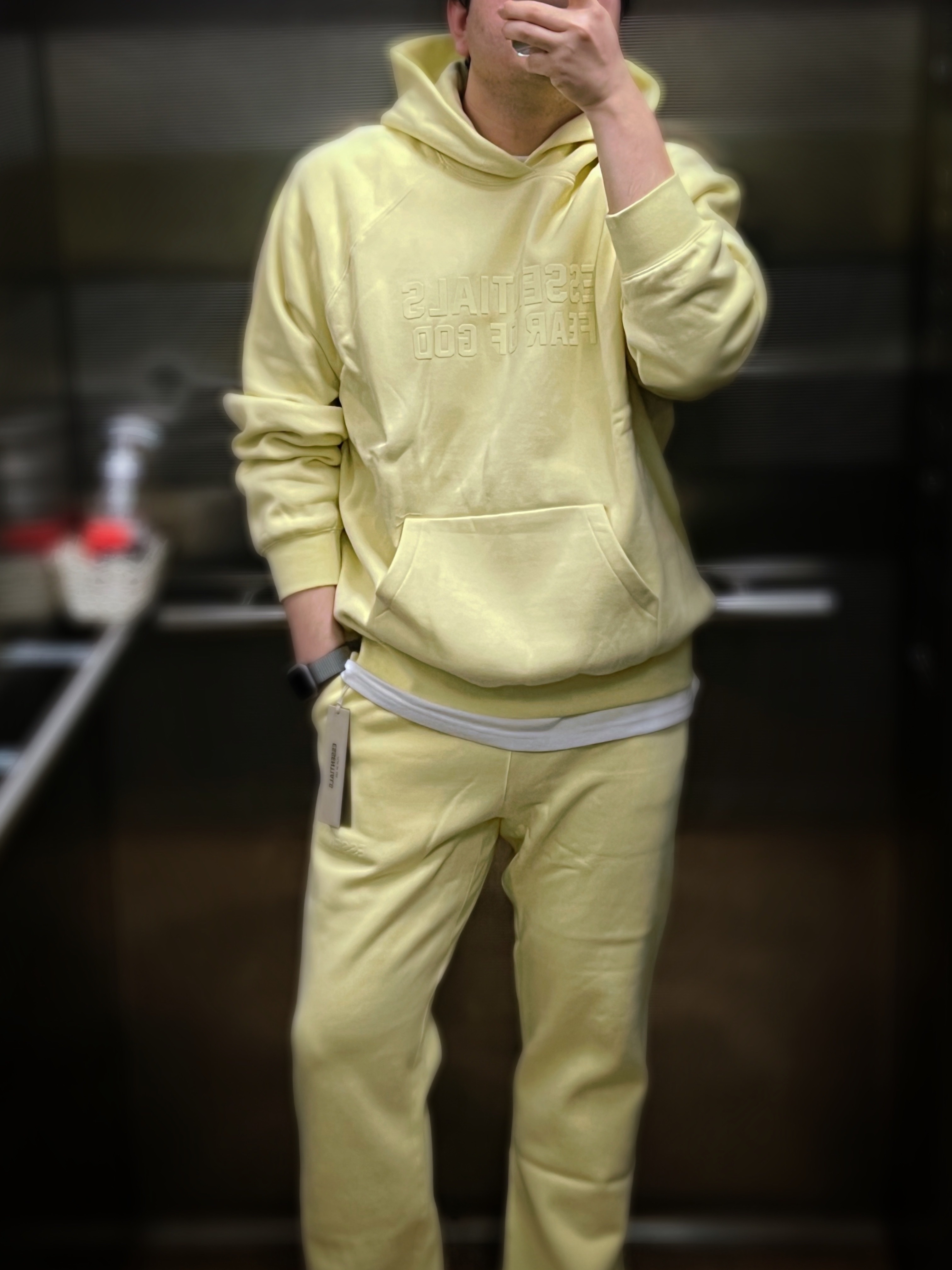 Essentials Hoodie Canary - 22FW, Essentials Sweatpants Canary - 22FW 착용 스타일 - 1