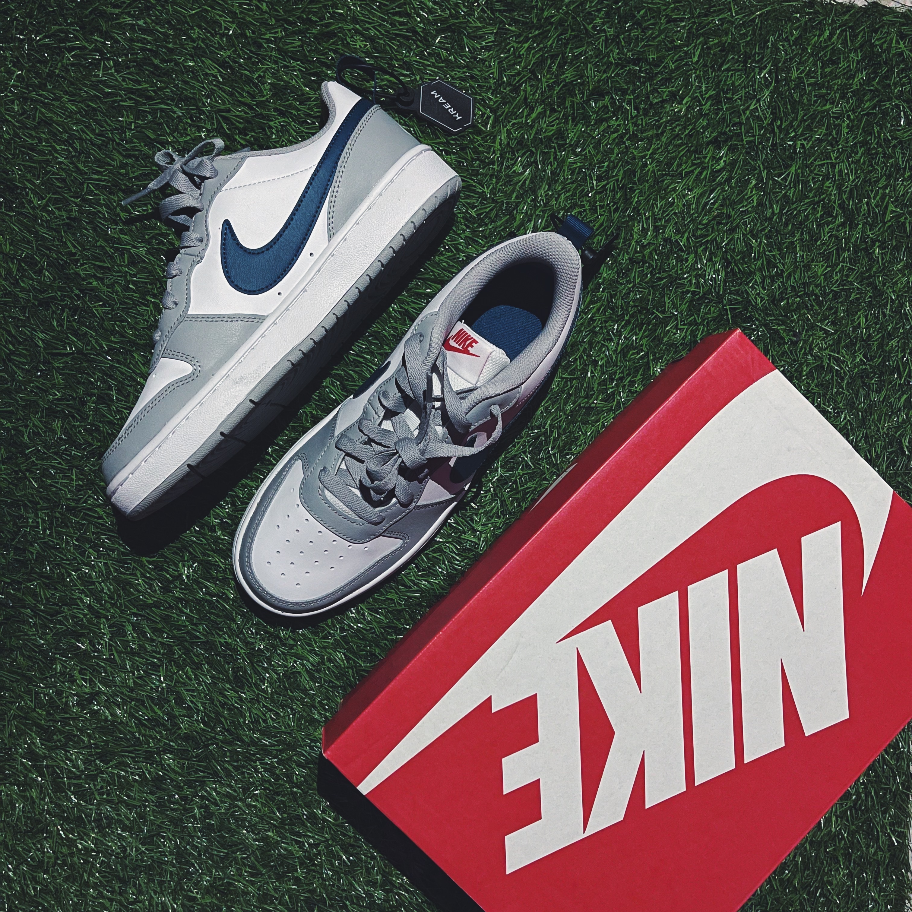 (GS) Nike Court Borough Low 2 Light Smoke Grey 착용 스타일 - 4