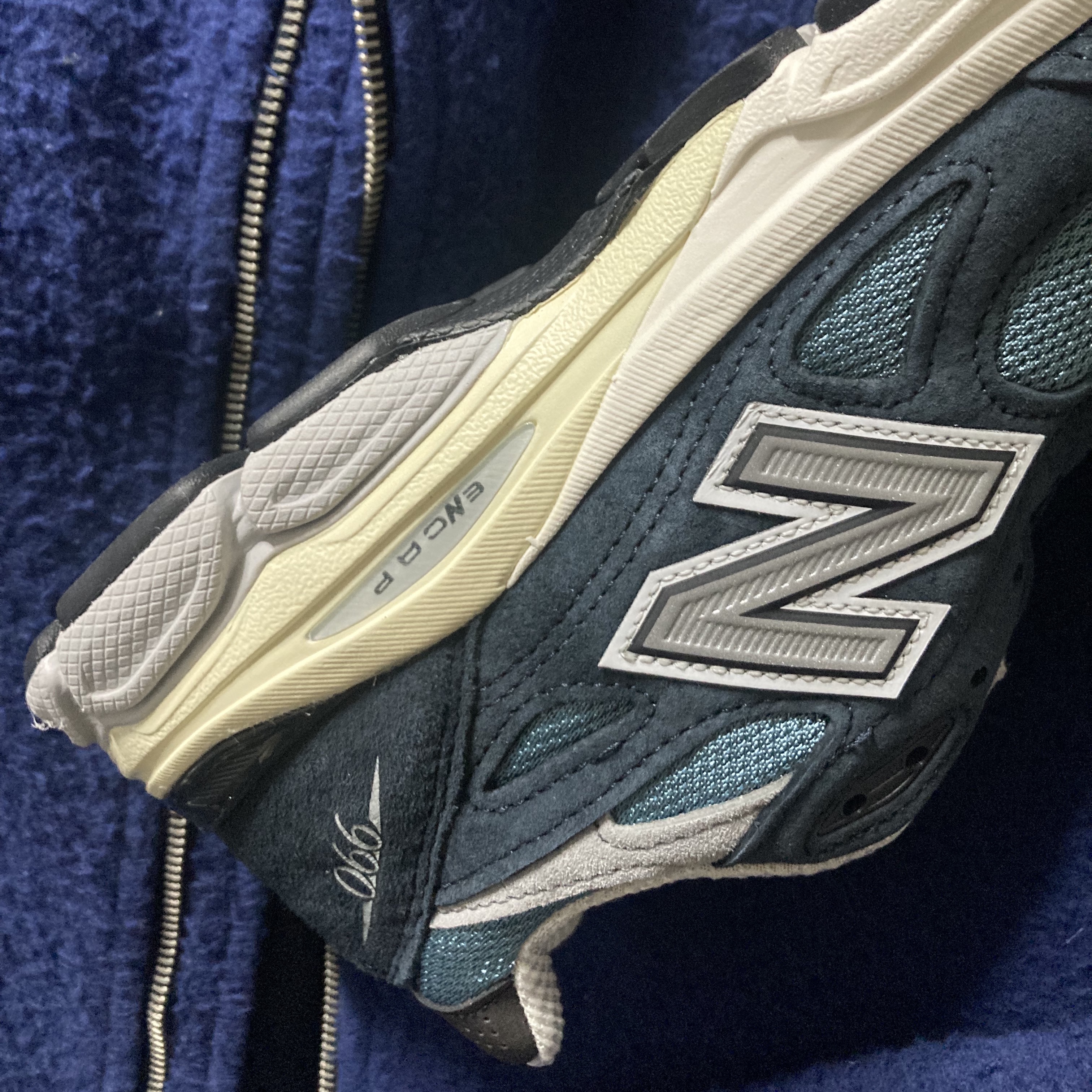 New Balance 990v3 Made in USA Navy Spring Tide 착용 스타일 - 2