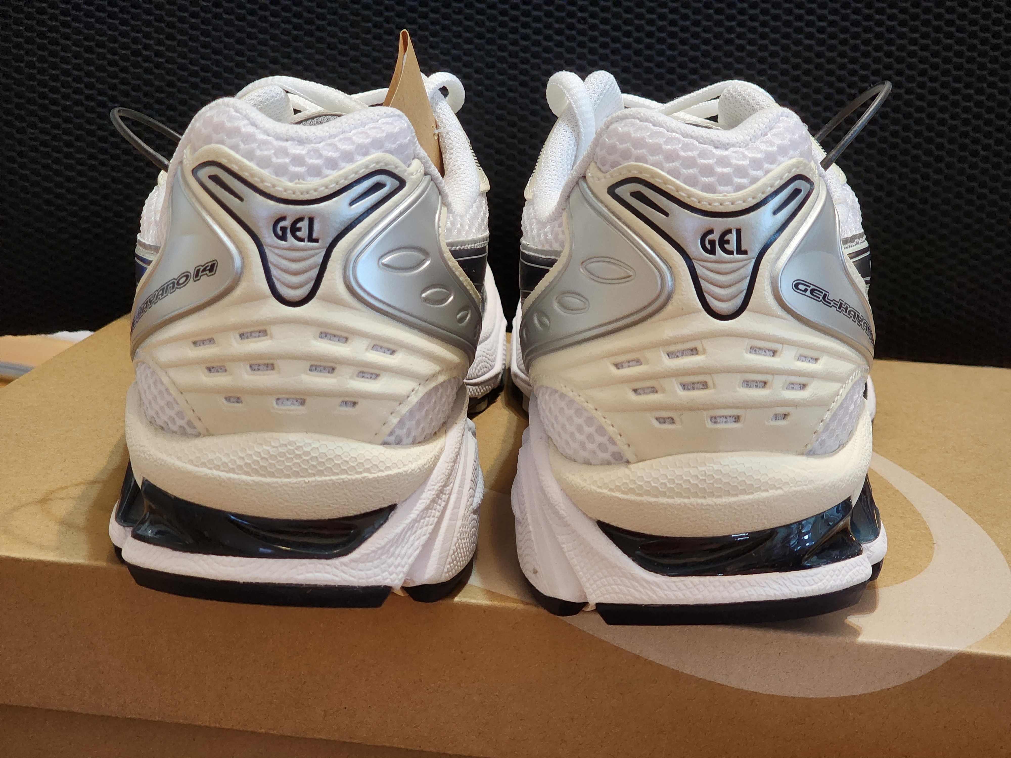 (W) Asics Gel-Kayano 14 White Midnight 착용 스타일 - 3