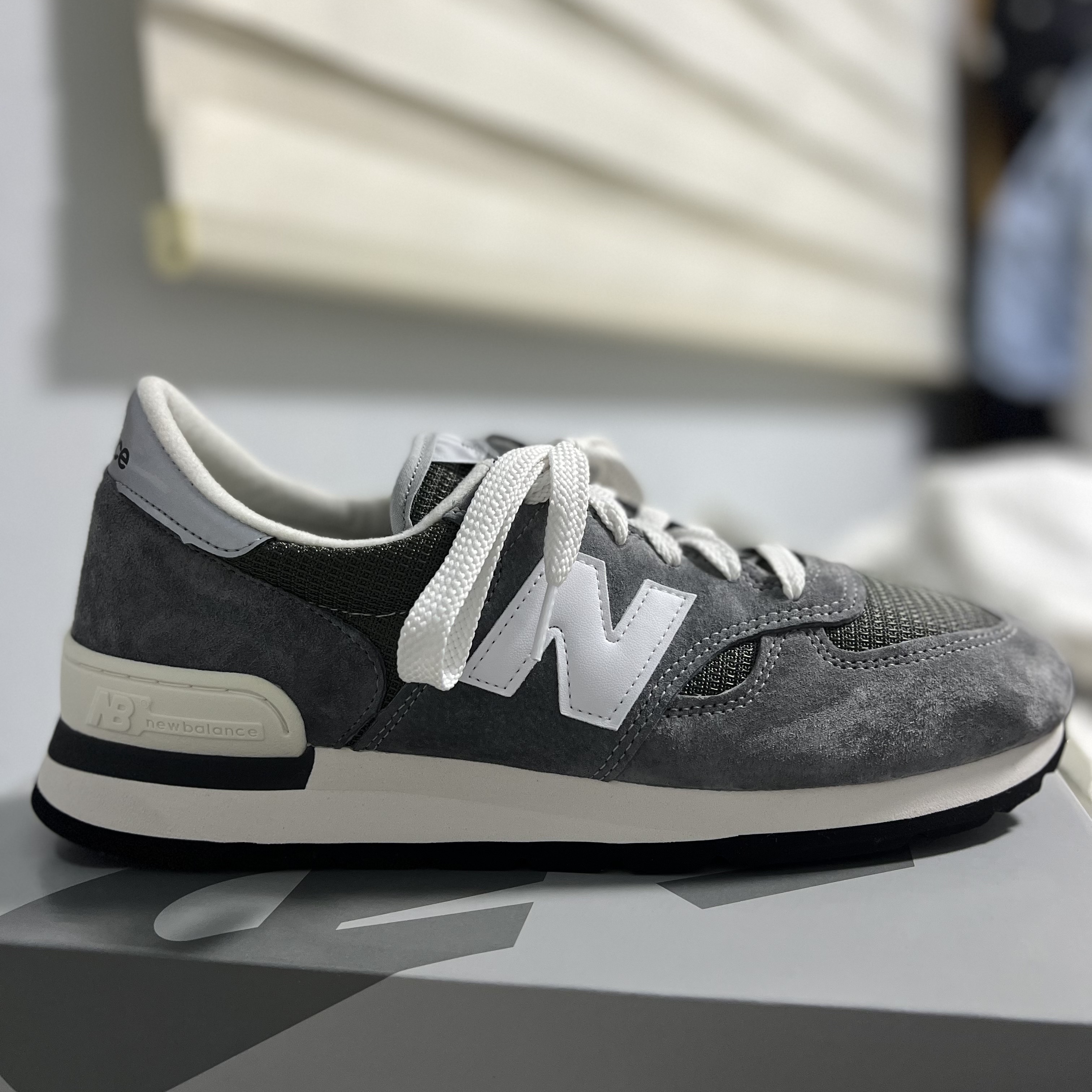 New Balance 990v1 Made in USA Grey White 착용 스타일