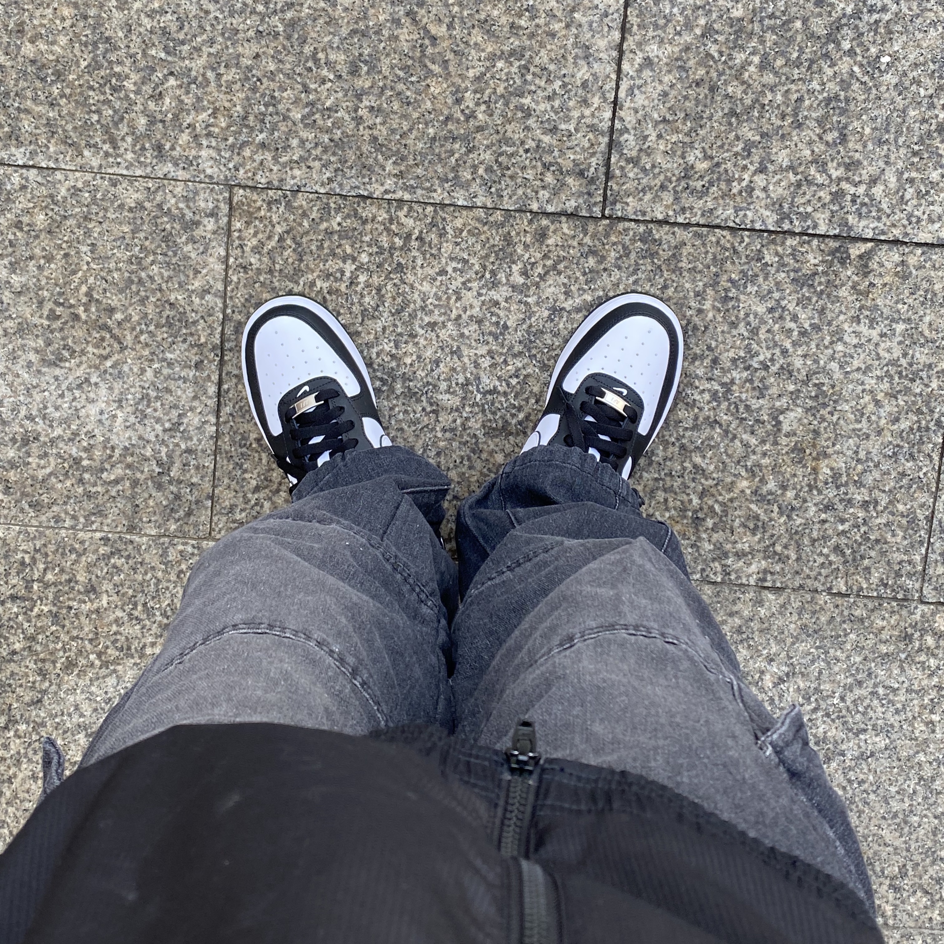 Nike Air Force 1 '07 Black White 착용 스타일