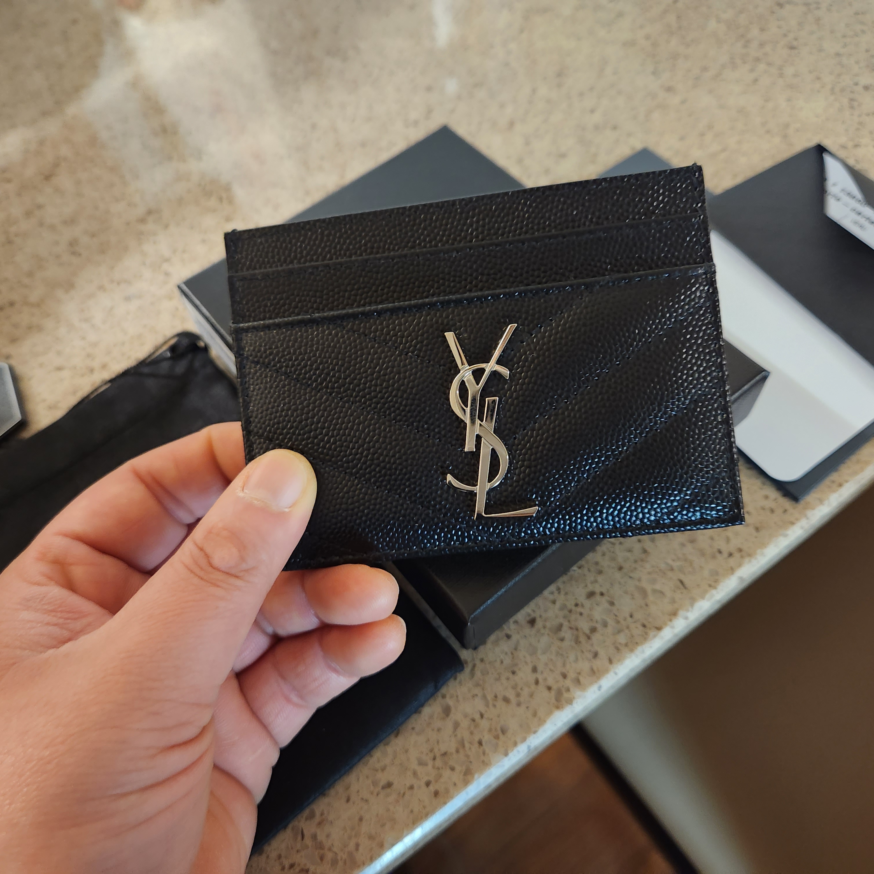 Saint Laurent Cassandre Matelasse Card Case in Grain De Poudre Embossed Leather Black 착용 스타일