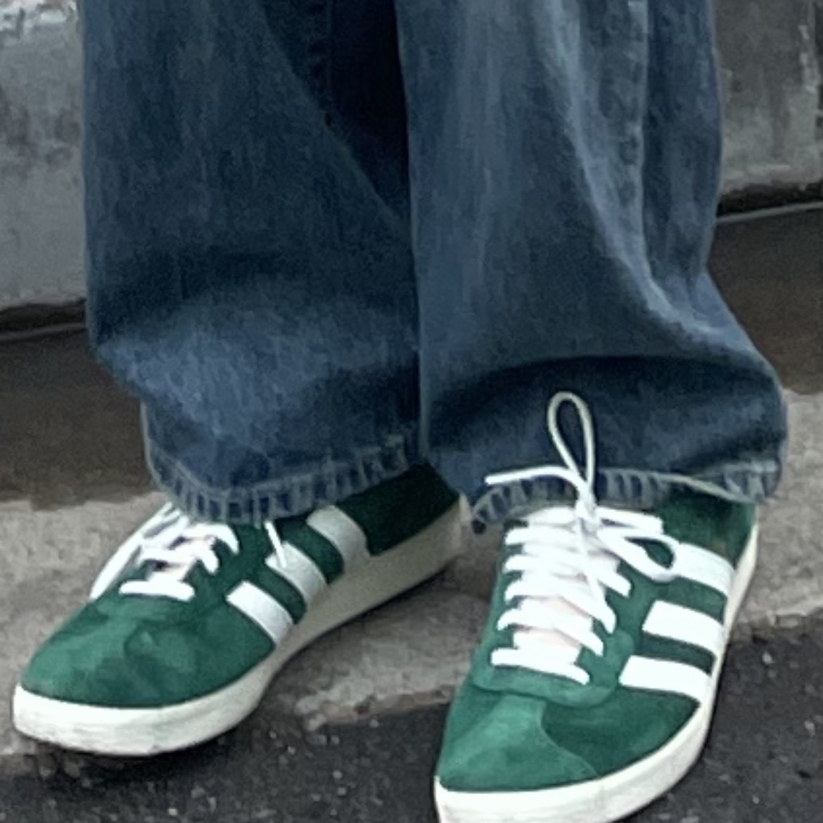 Adidas Gazelle Dark Green Cream White 착용 스타일