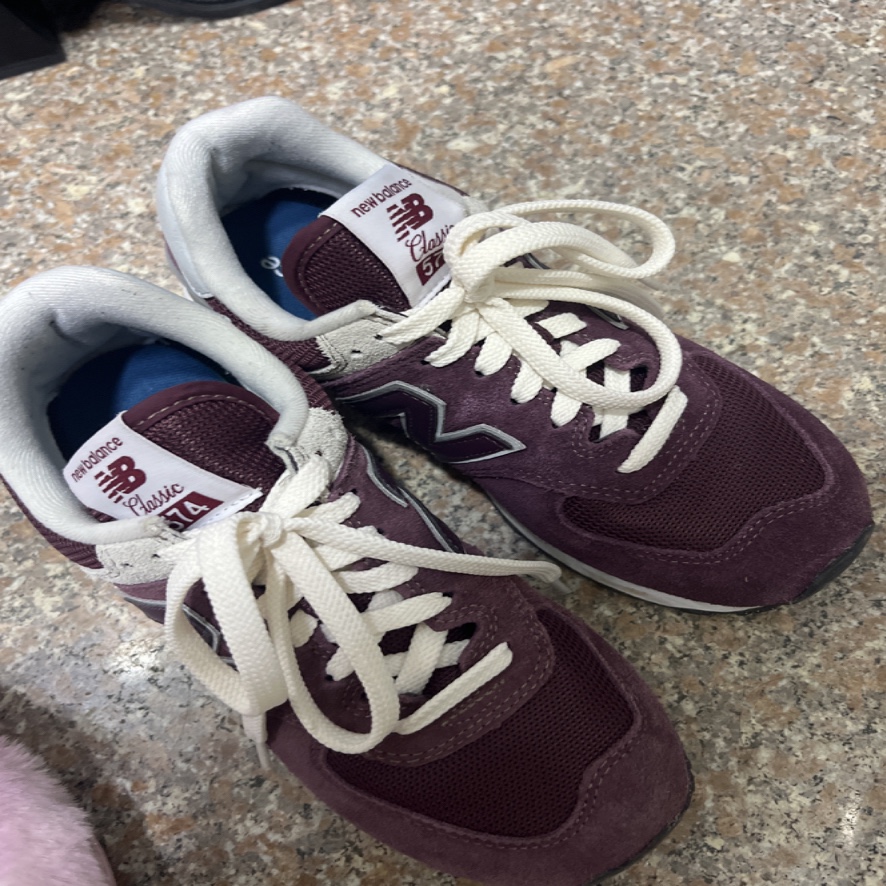 New Balance 574 Burgundy - D Standard 착용 스타일