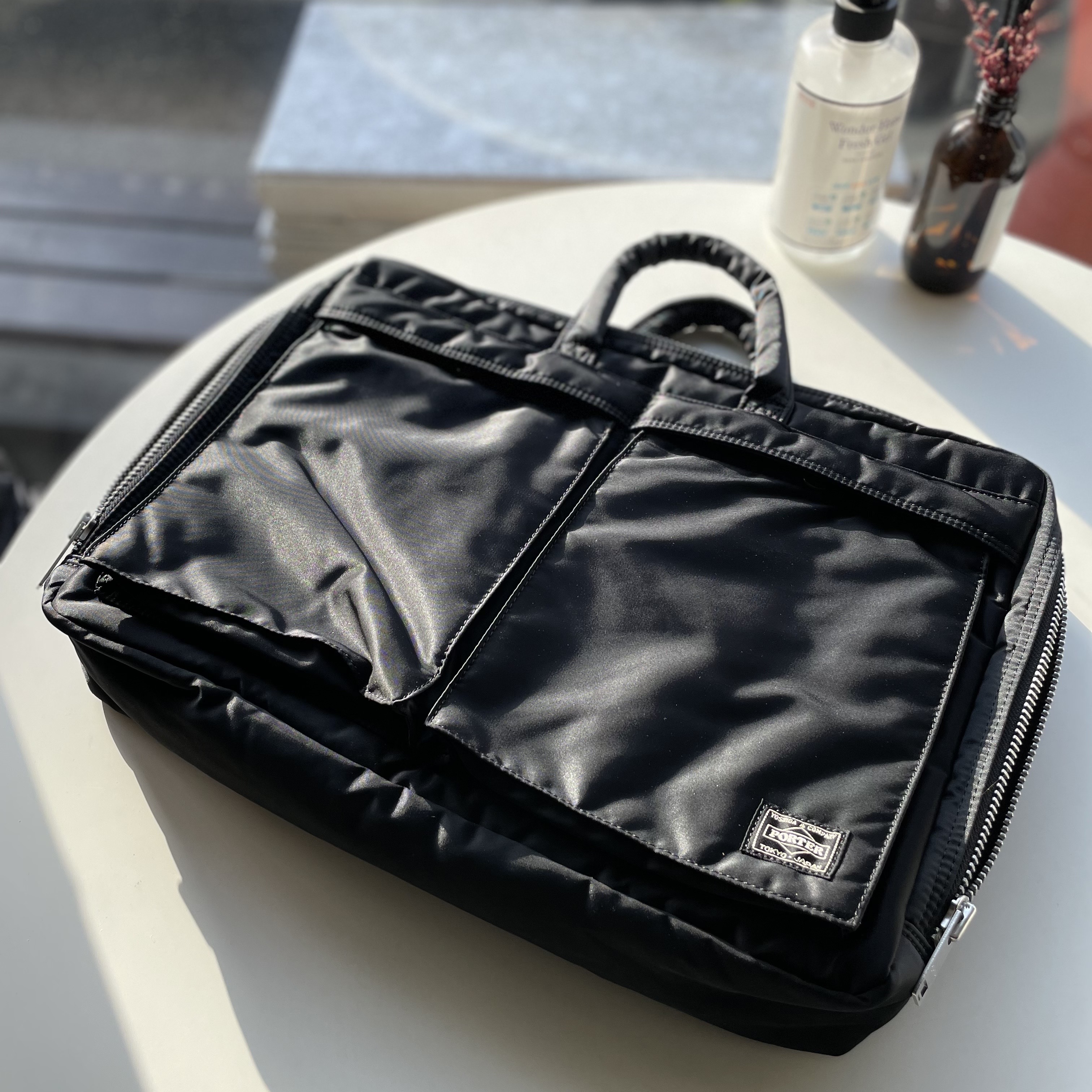 Porter Tanker 2Way Briefcase Black 착용 스타일 - 2